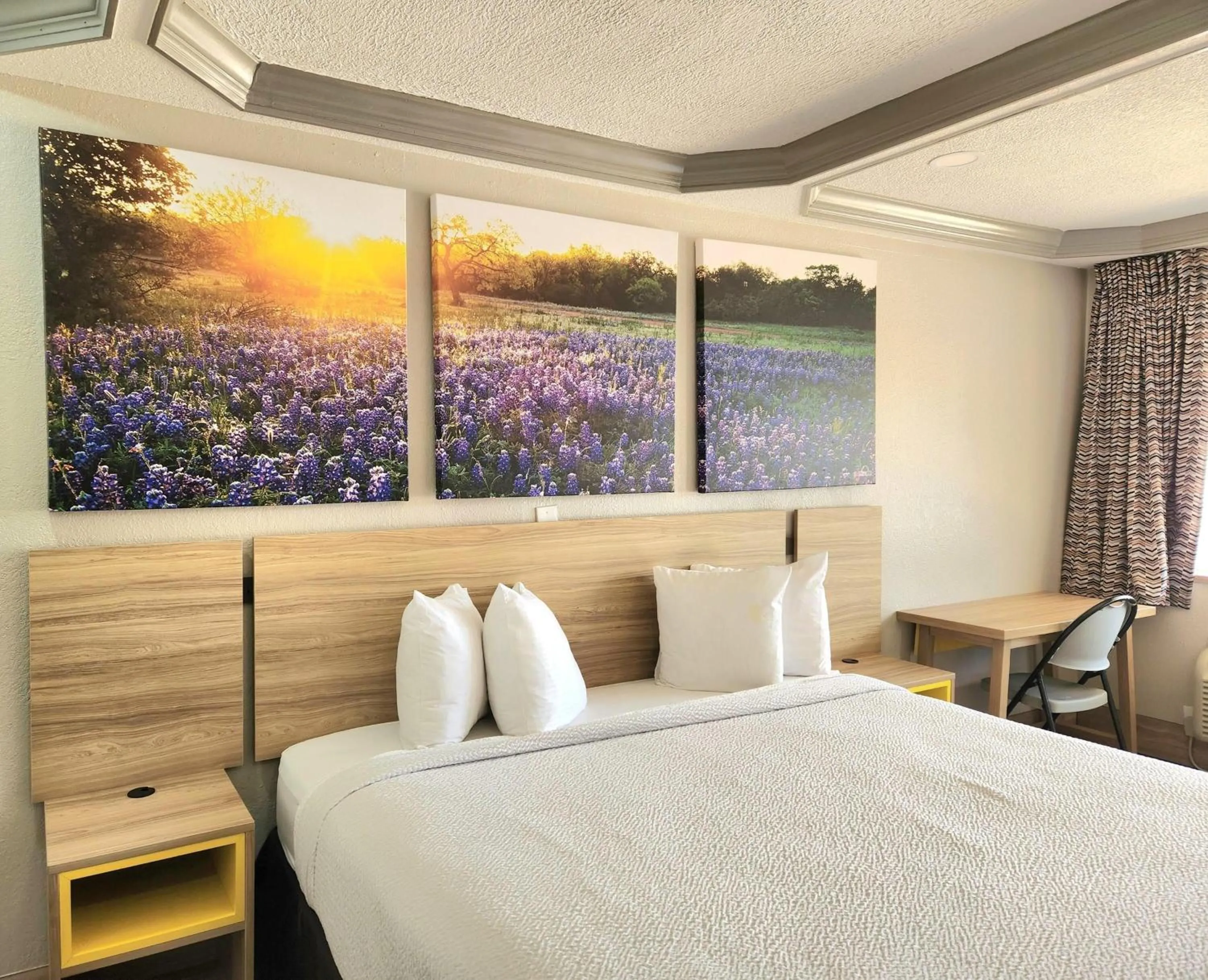 Photo of the whole room, Bed in Days Inn by Wyndham Kenedy Karnes City