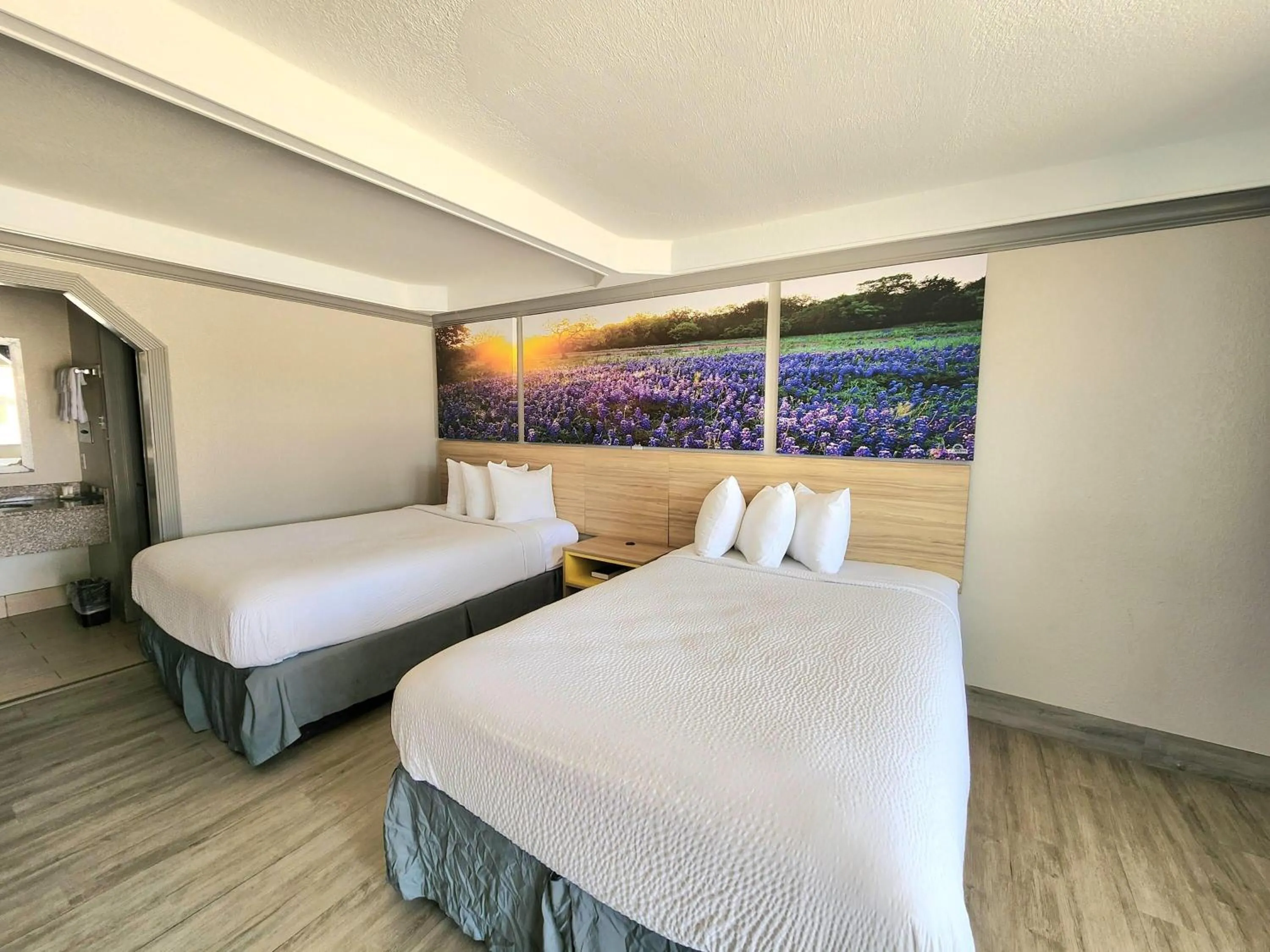 Photo of the whole room, Bed in Days Inn by Wyndham Kenedy Karnes City