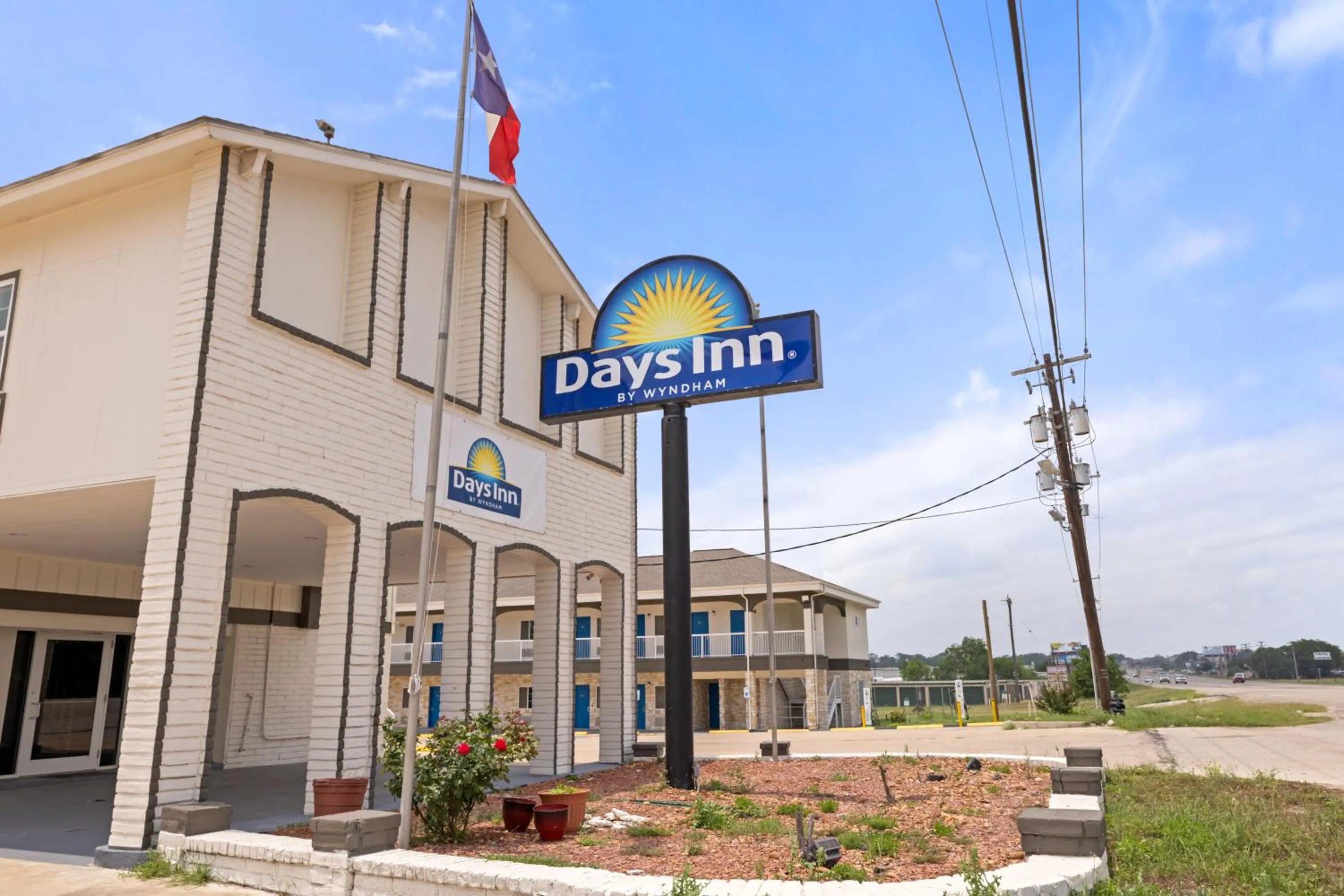 Logo/Certificate/Sign in Days Inn by Wyndham Kenedy Karnes City