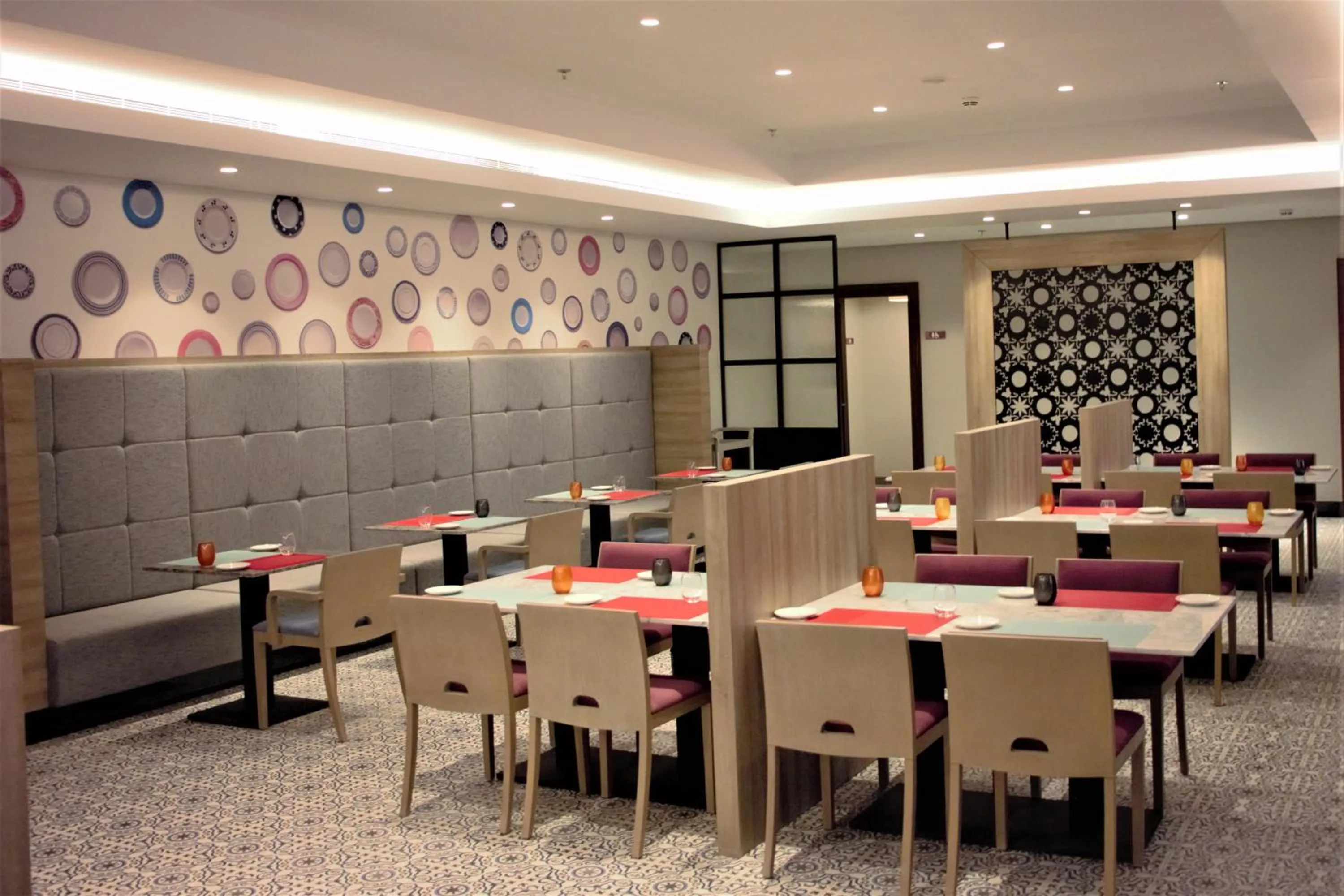 Restaurant/places to eat in Park Inn by Radisson Makkah Aziziyah