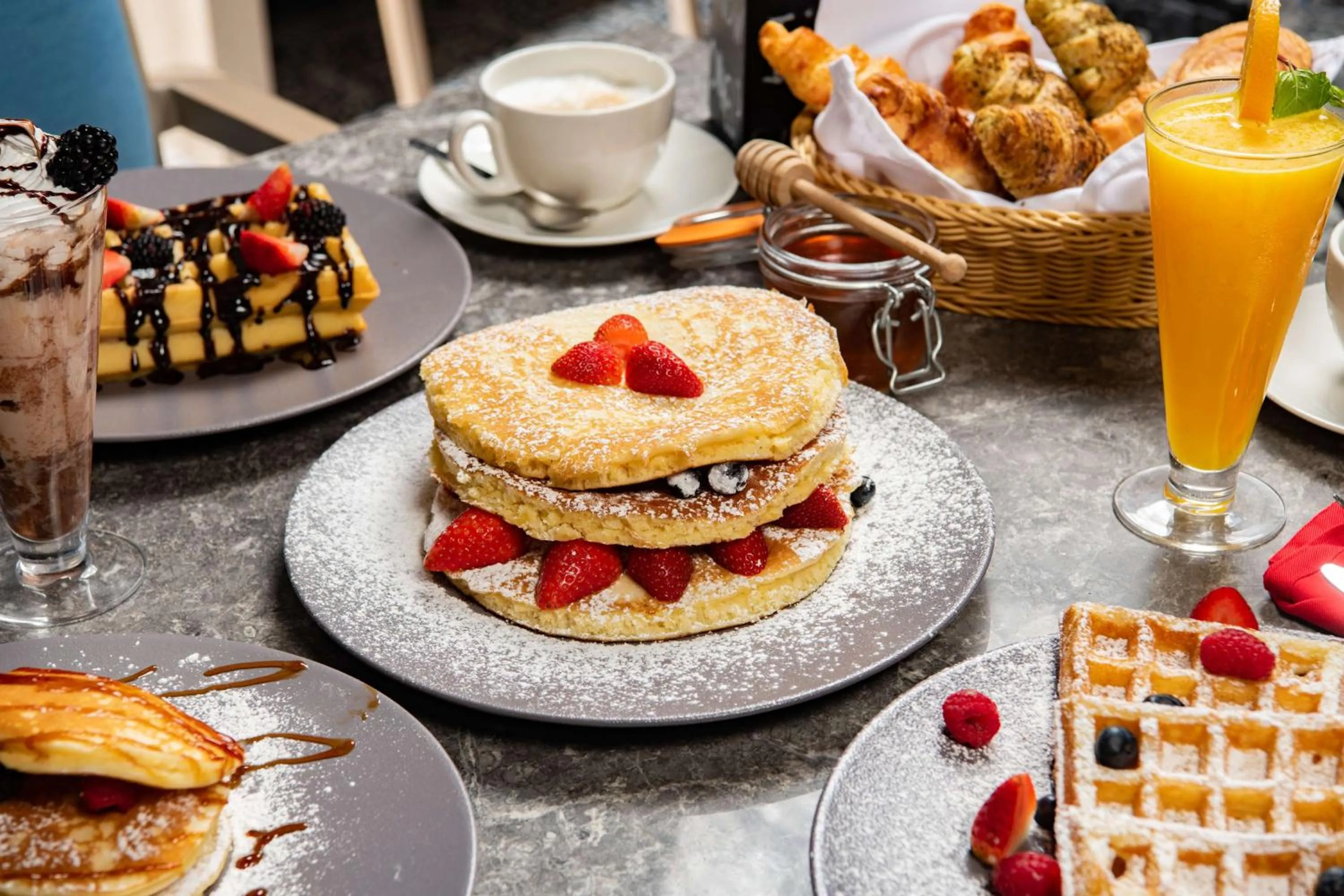 Restaurant/places to eat in Park Inn by Radisson Makkah Aziziyah