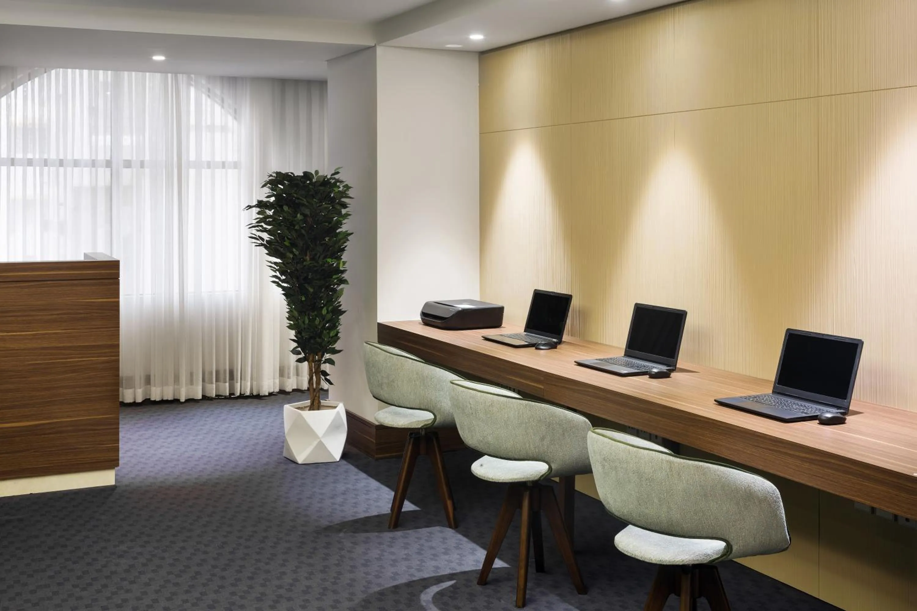 Business facilities in Park Inn by Radisson Makkah Aziziyah