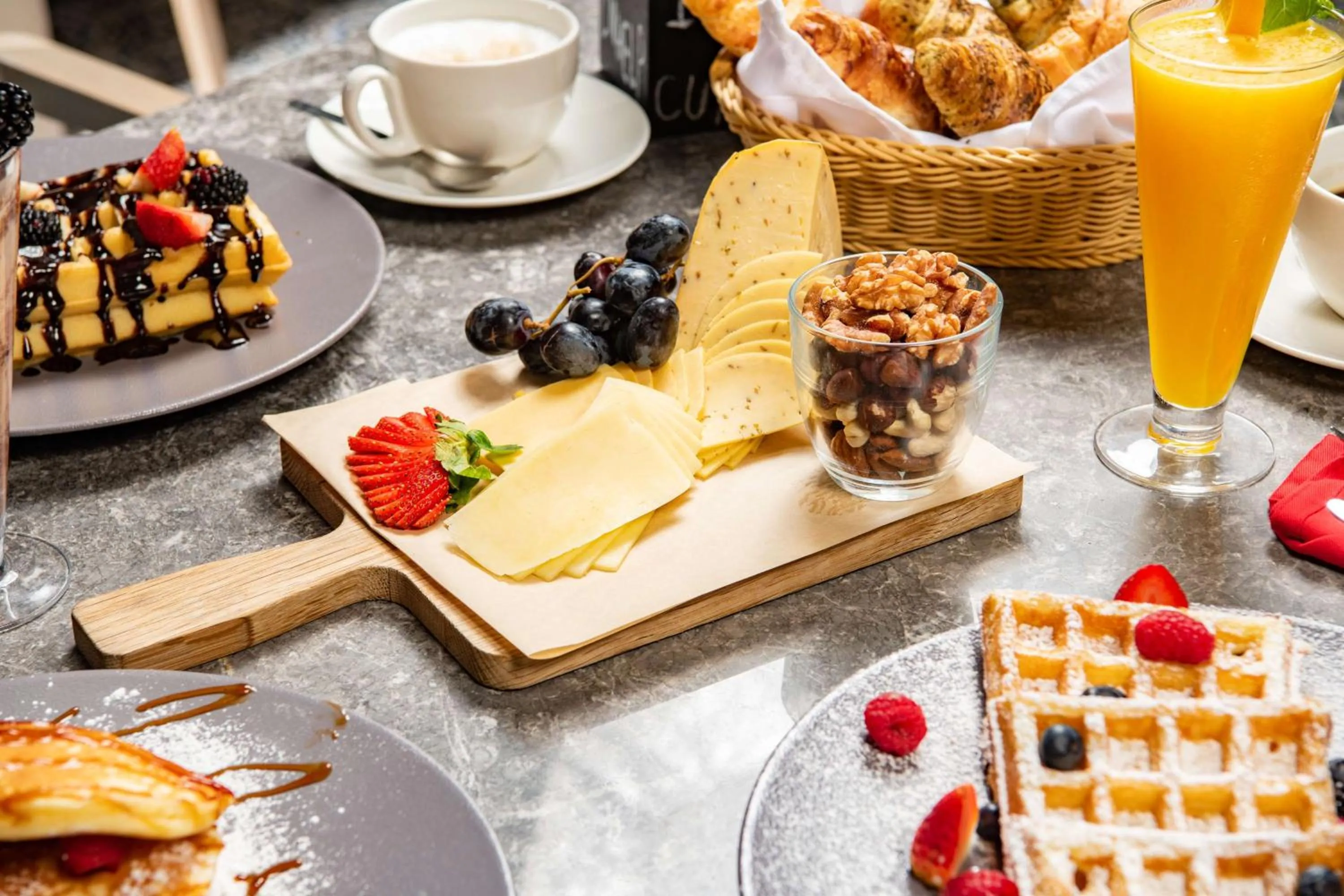 Restaurant/places to eat in Park Inn by Radisson Makkah Aziziyah