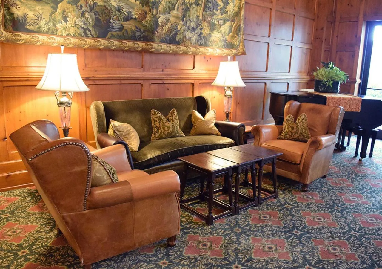 Restaurant/places to eat in O.Henry Hotel