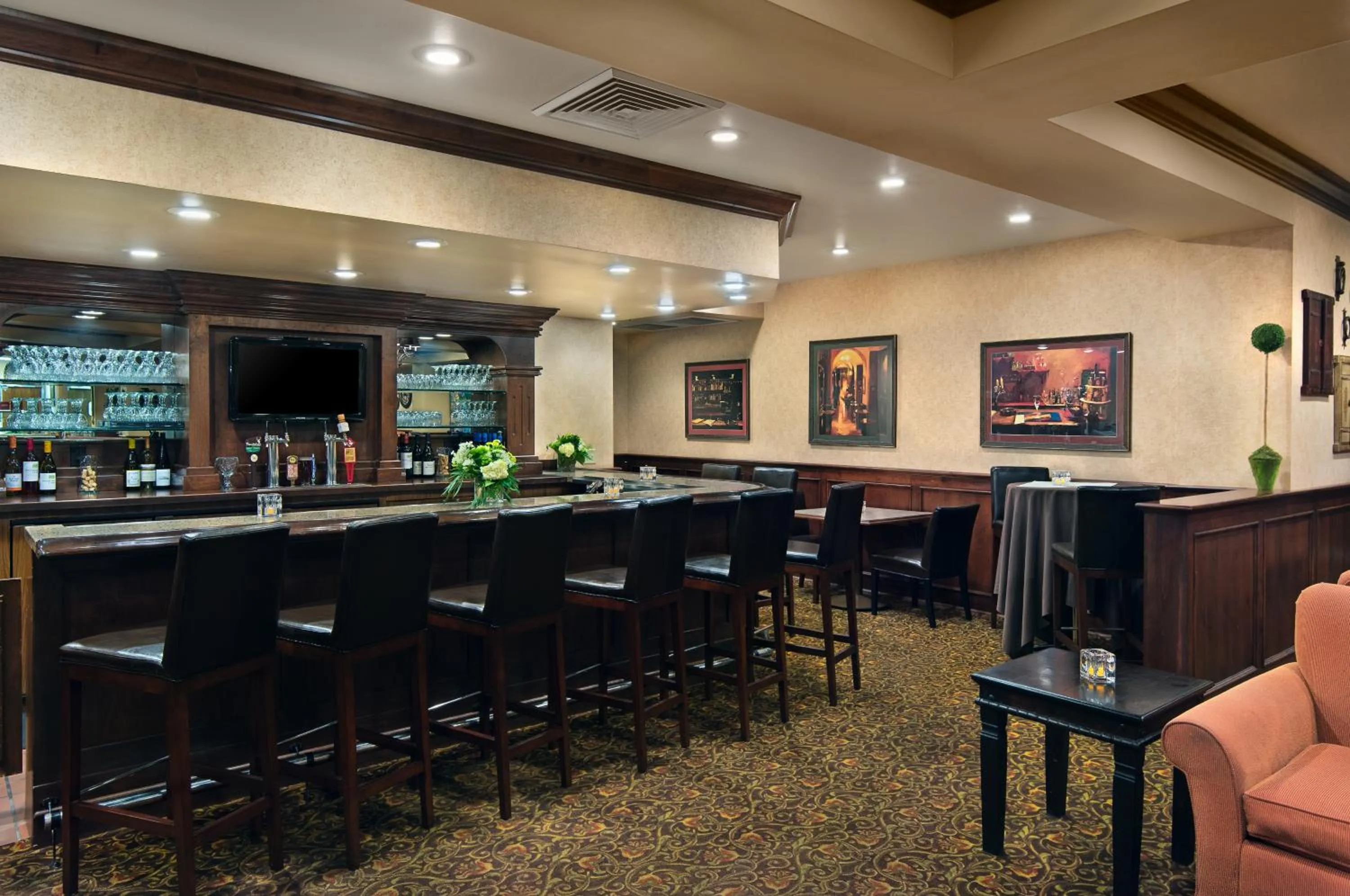 Lounge or bar in Oxford Suites Boise