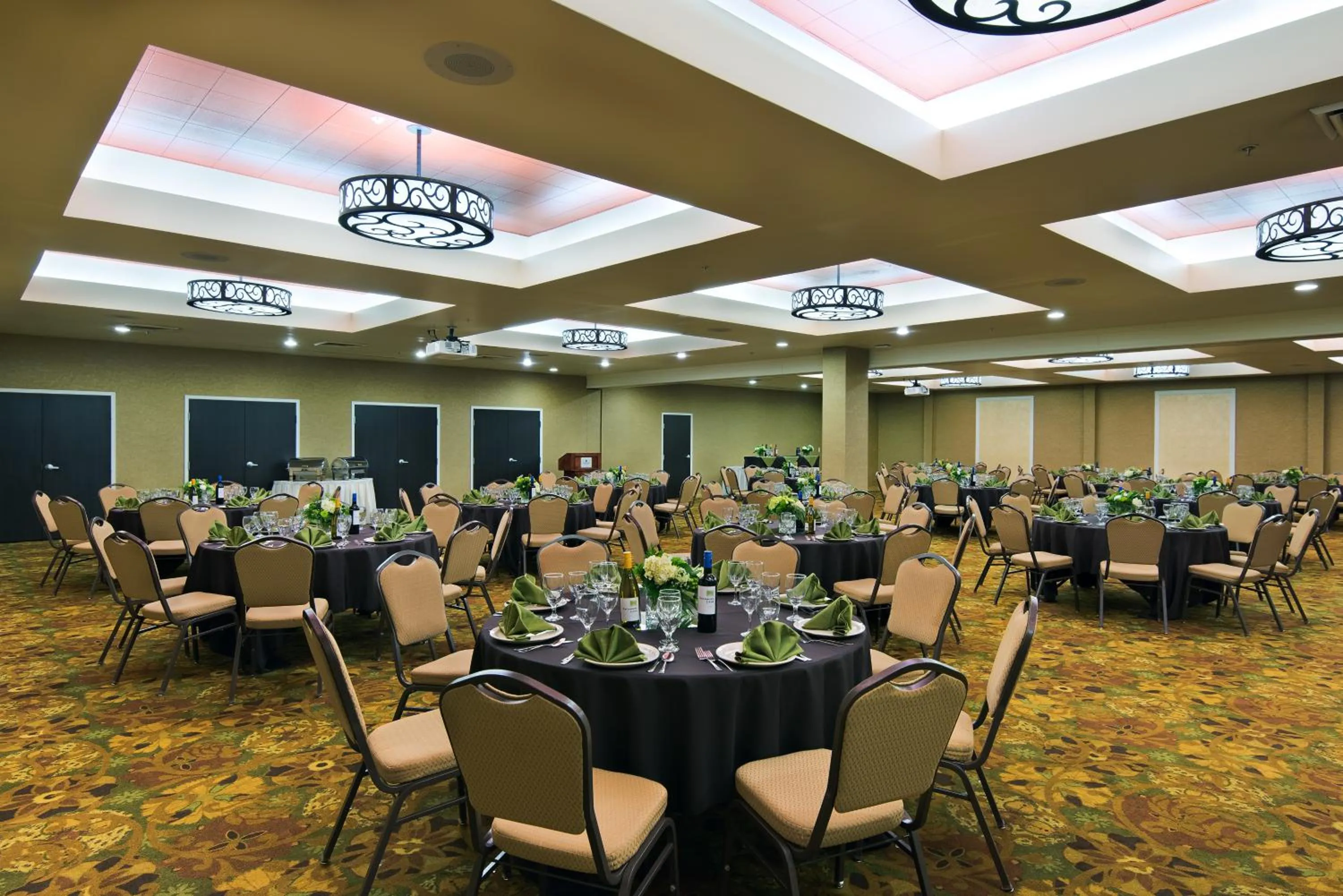 Banquet/Function facilities in Oxford Suites Boise