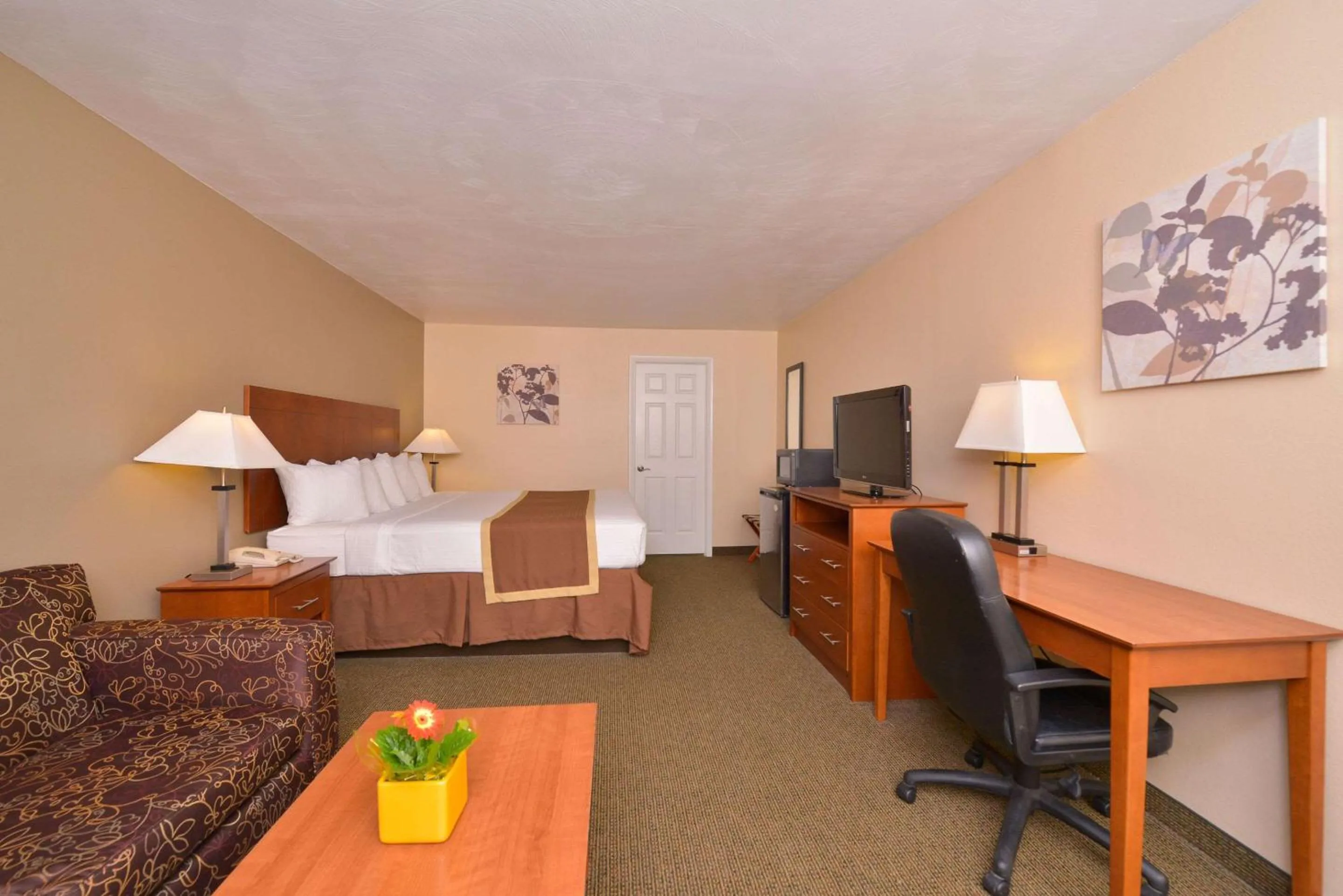 Bedroom in Best Western Williamsport Inn