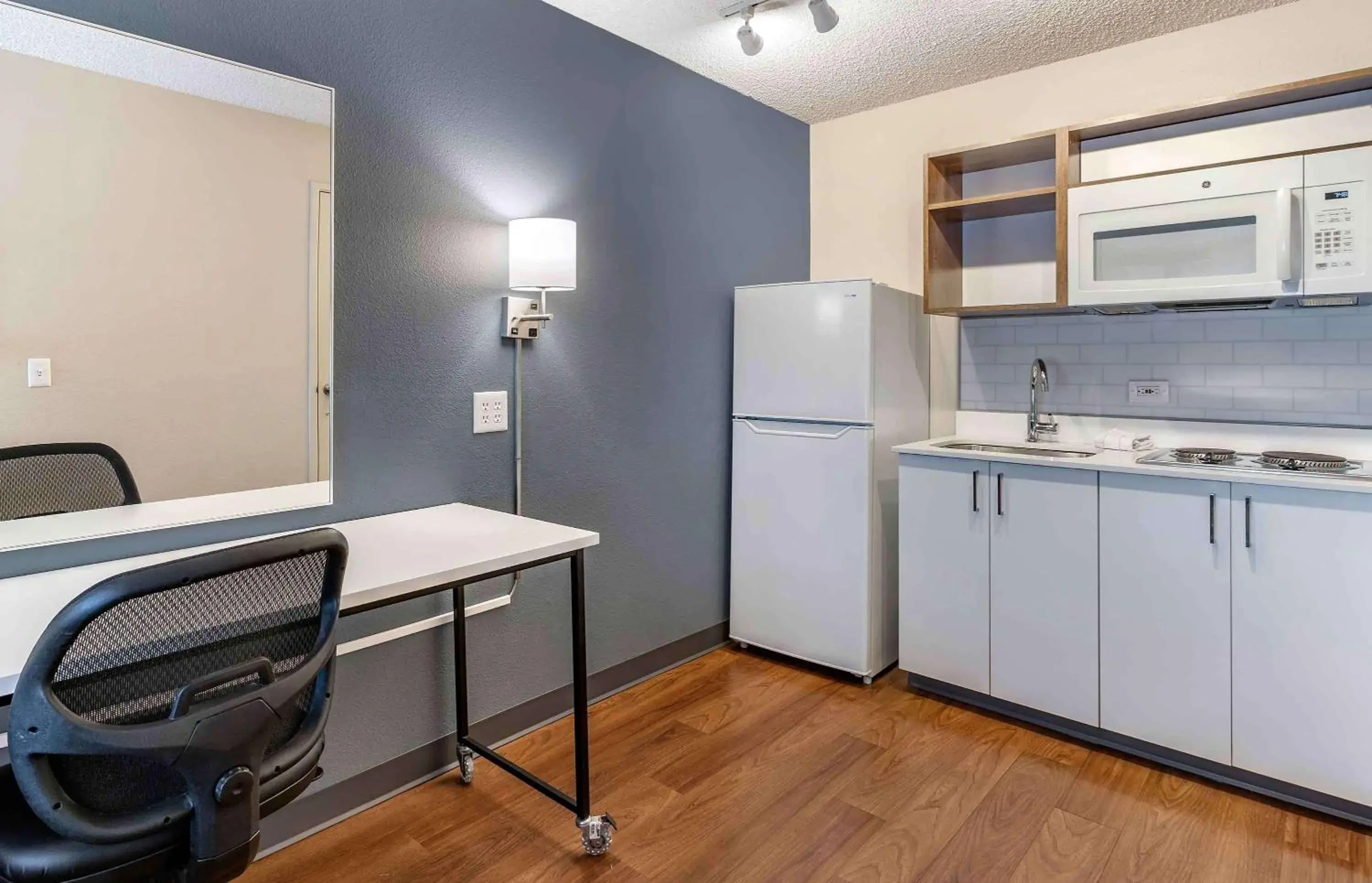 Studio with 1 Queen Bed - Hearing Accessible - Non-Smoking in Extended Stay America Suites - San Jose - Mountain View Studio with 1 Queen Bed - Hearing Accessible - Non-Smoking in Extended Stay America Suites - San Jose - Mountain View