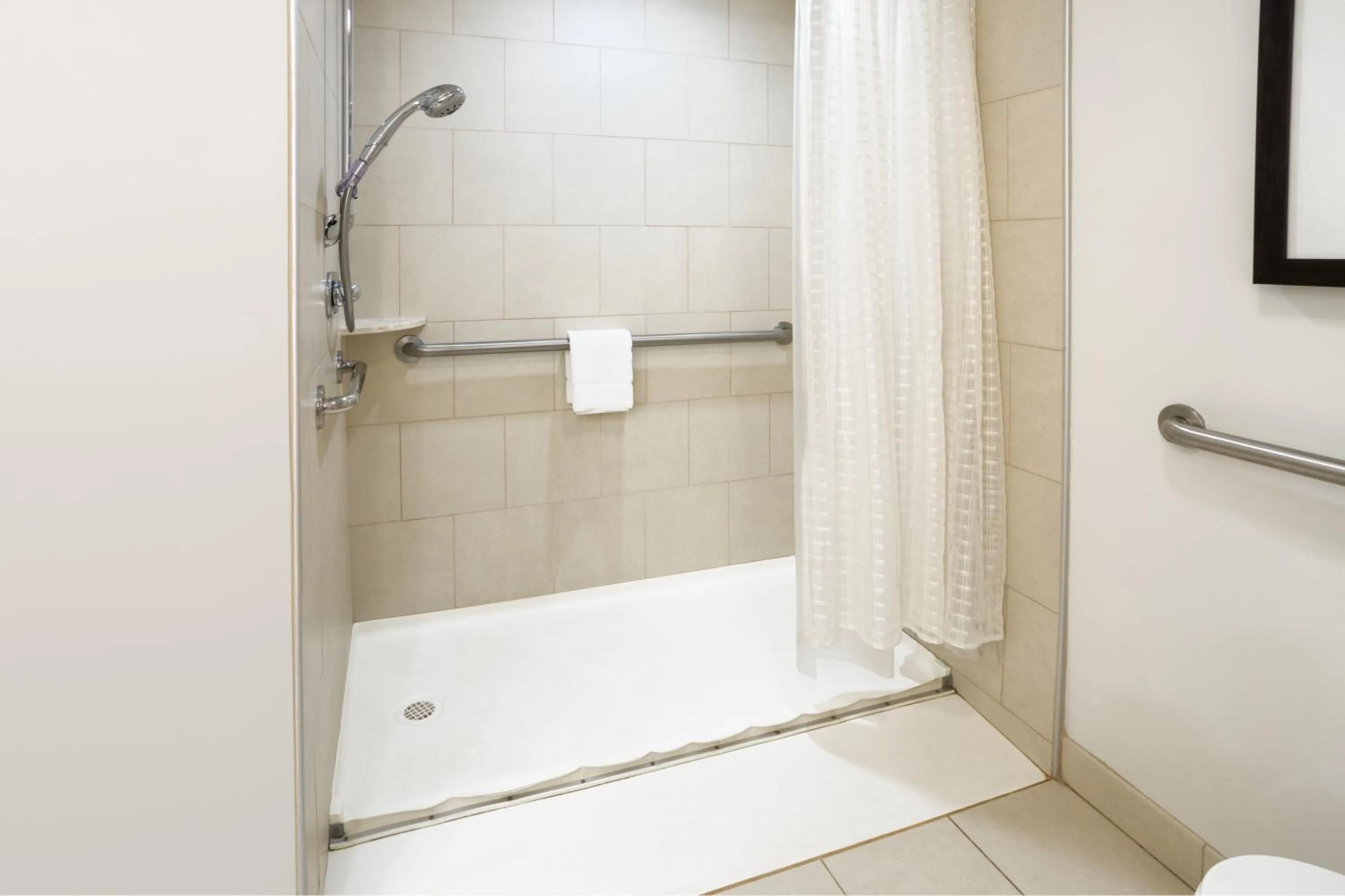 Bedroom in Hyatt House Hartford North/Windsor