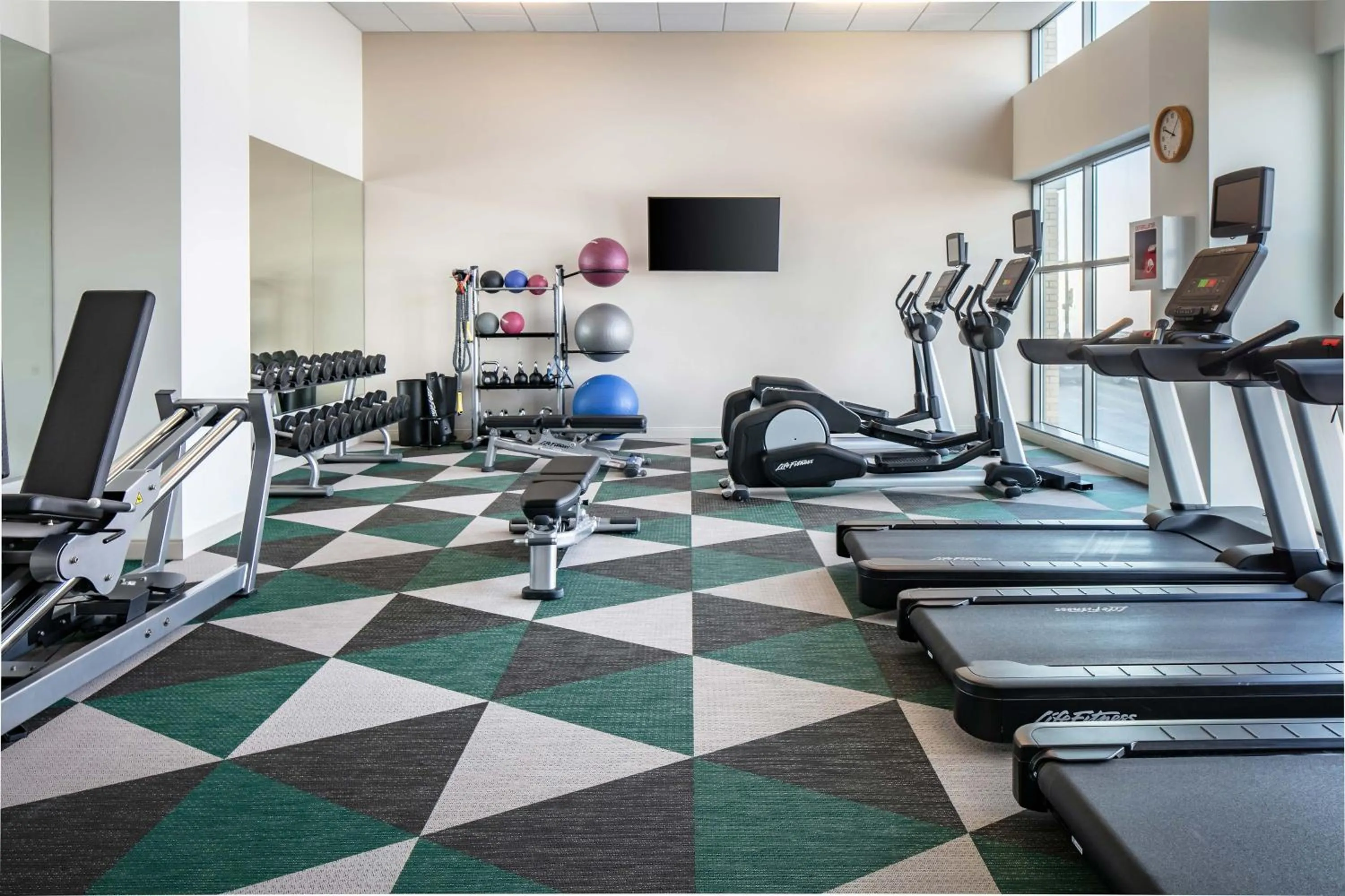 Fitness centre/facilities in Element Omaha Midtown Crossing