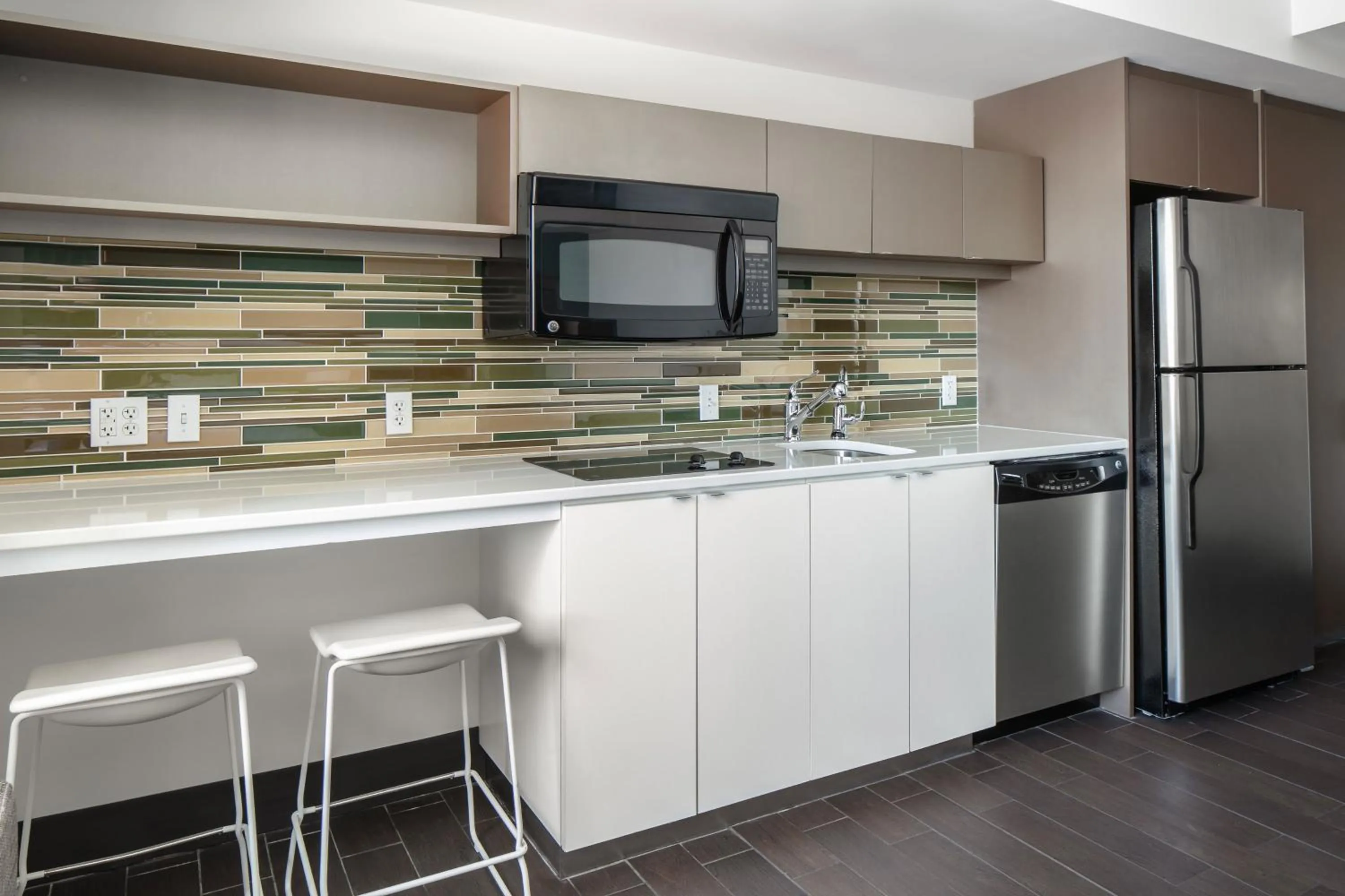 Kitchen or kitchenette in Element Omaha Midtown Crossing