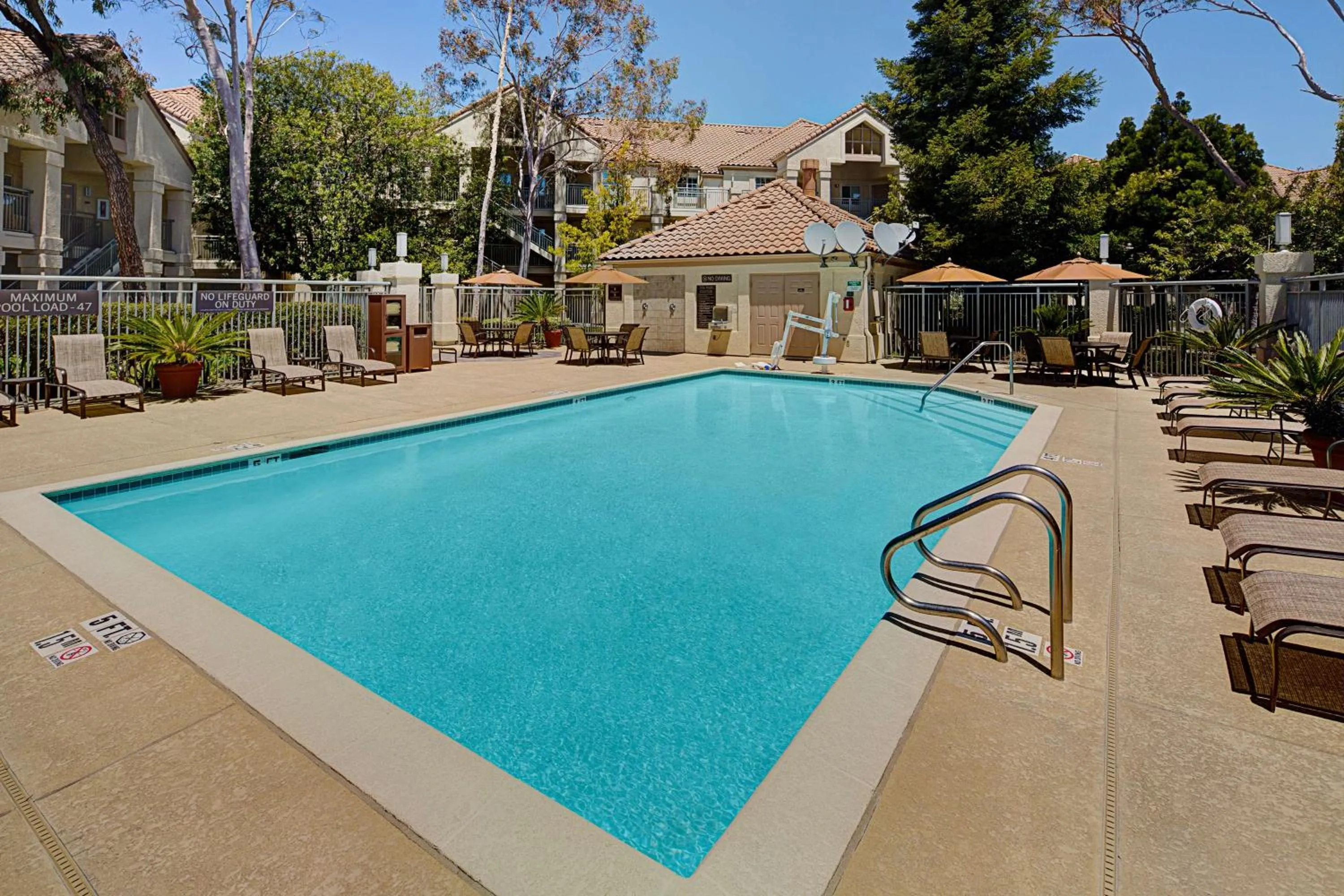 Swimming pool in Hyatt House Belmont Redwood Shores