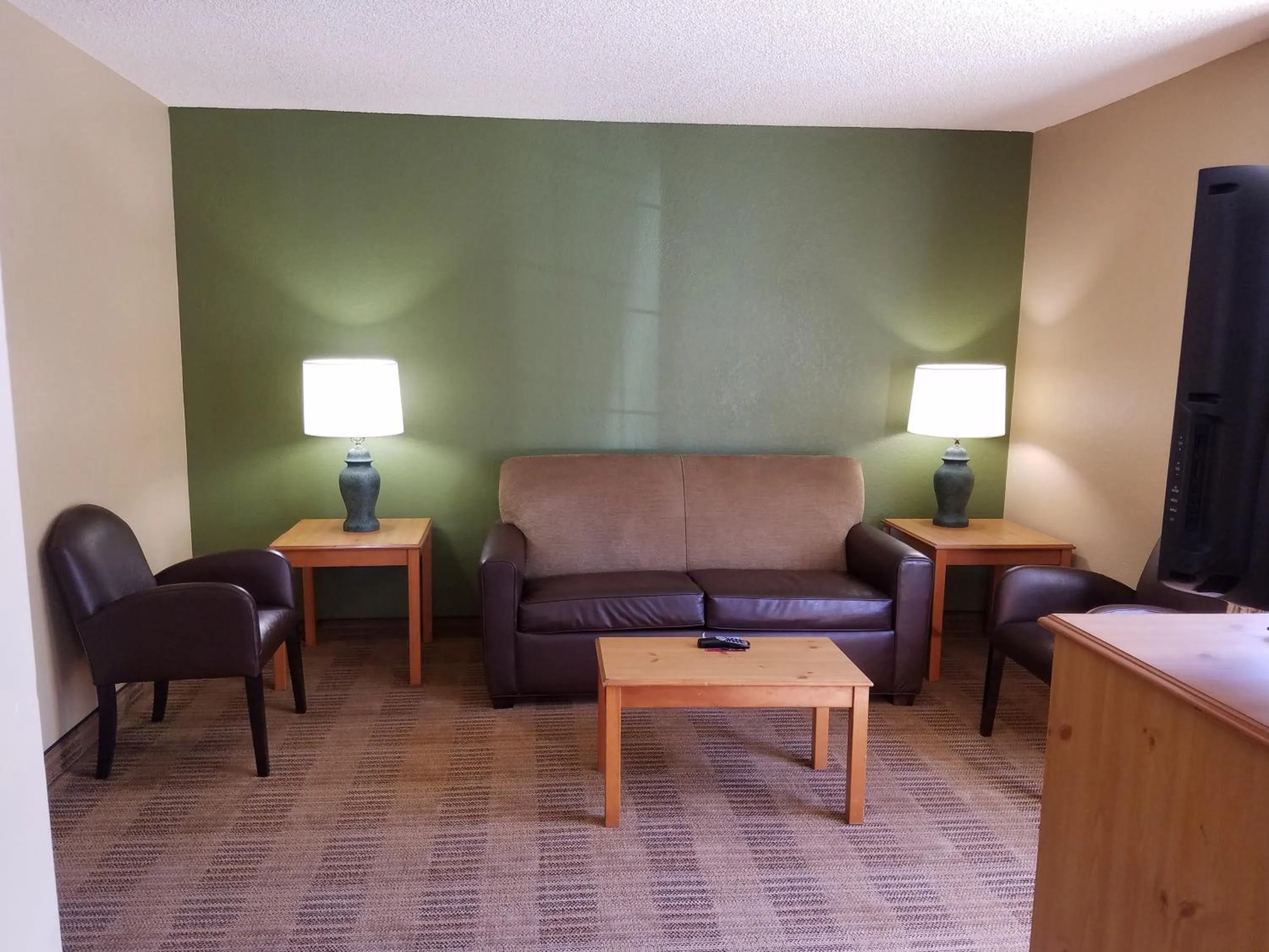 Living room in Extended Stay America Suites - Norwalk - Stamford