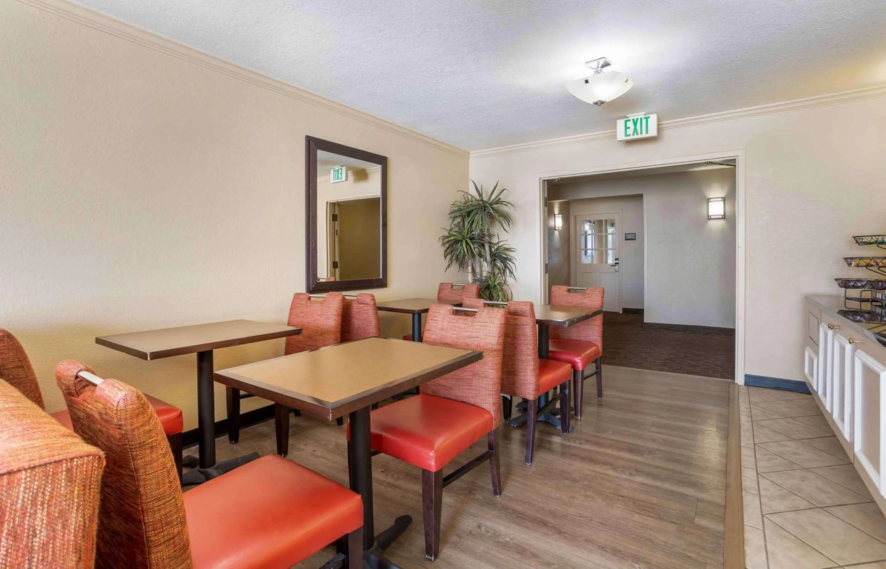 Breakfast in Extended Stay America Suites - Norwalk - Stamford