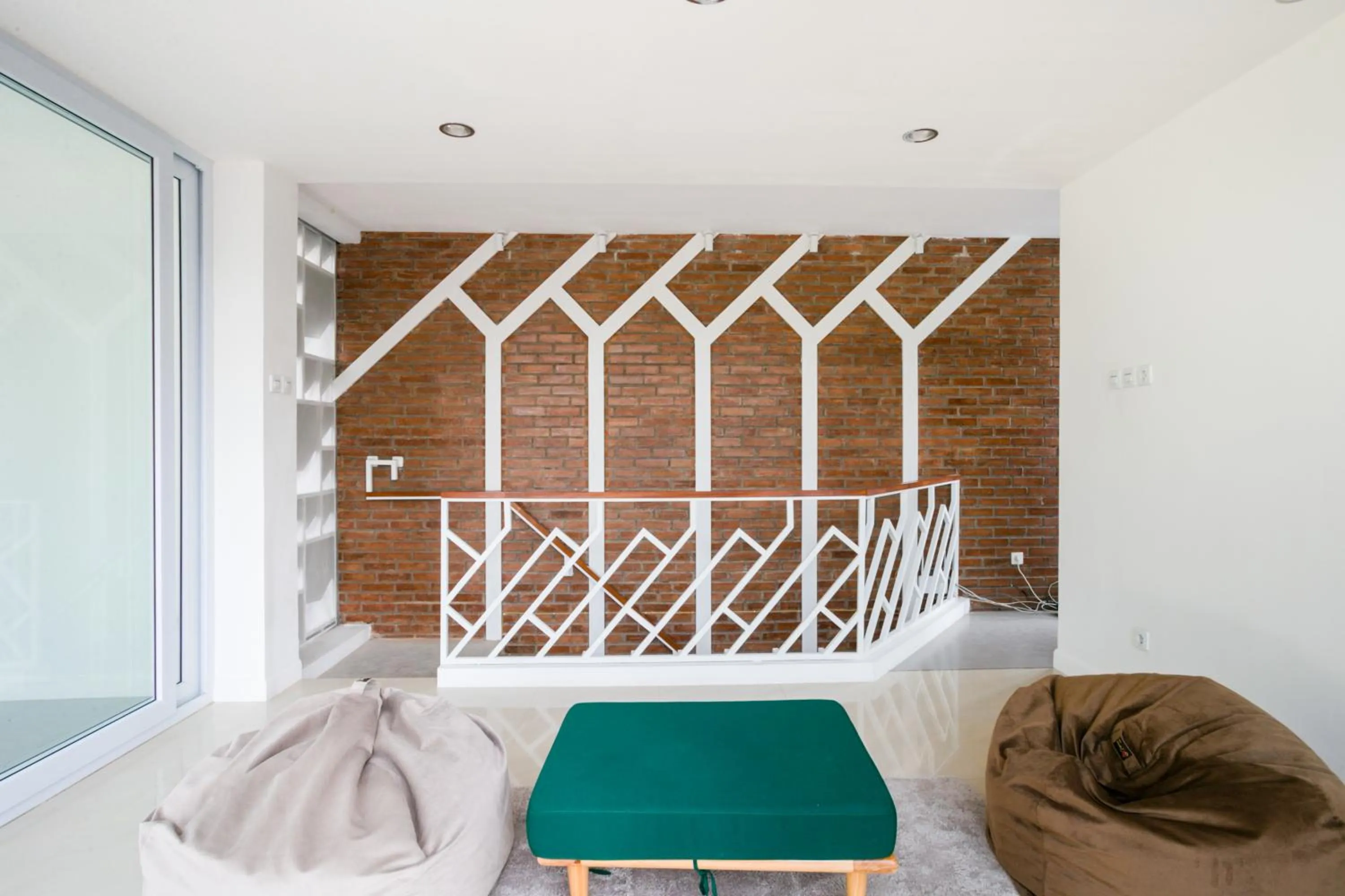 Seating area, Bed in RedDoorz near Universitas Islam Indonesia