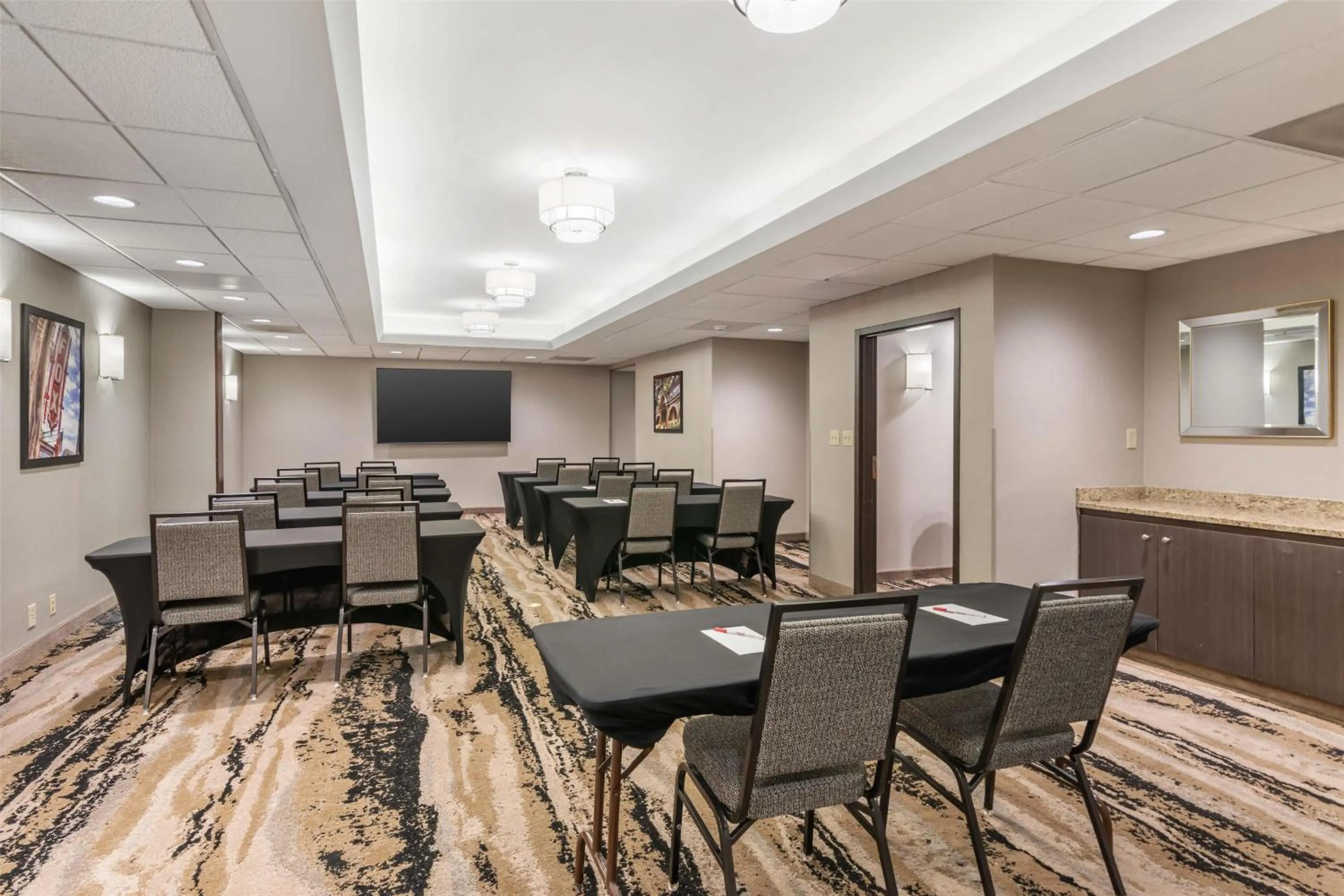 Meeting/conference room in Drury Inn & Suites Atlanta Morrow