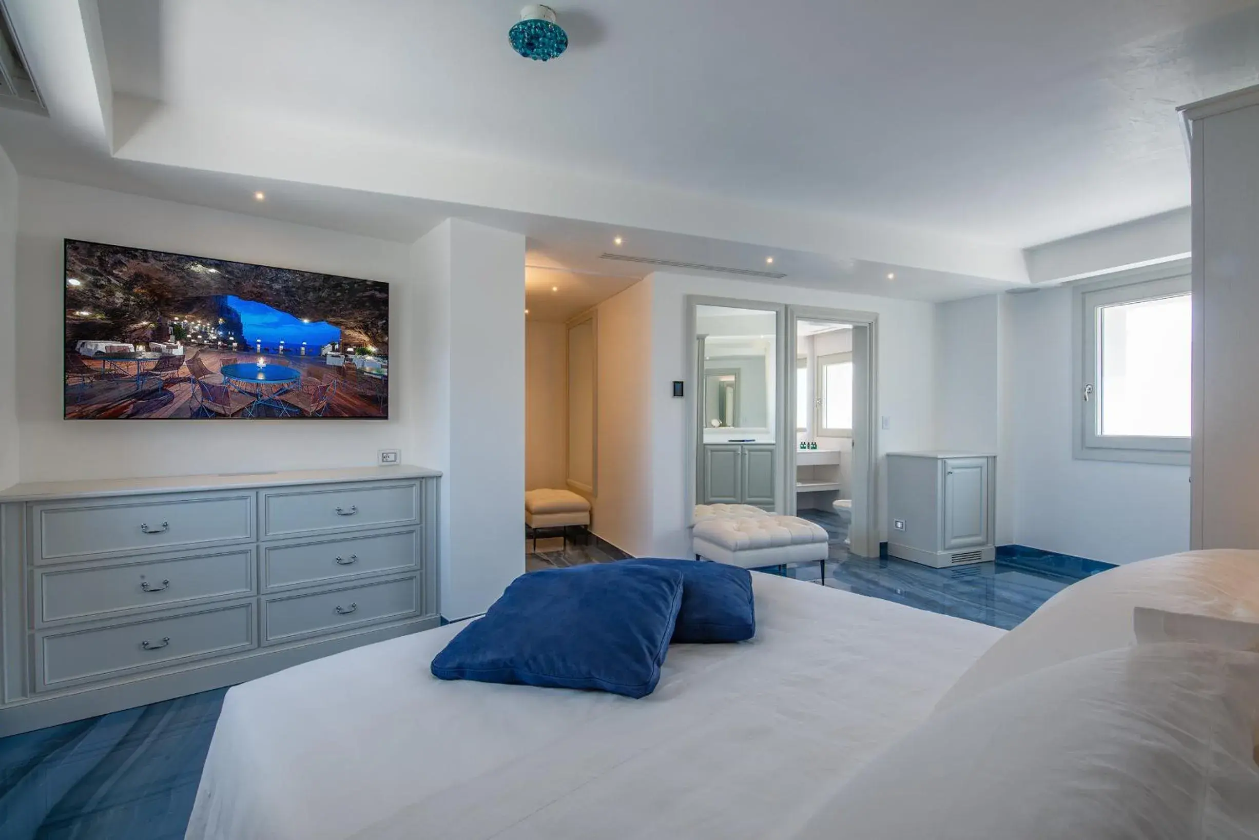 Deluxe Room with Sea View in Hotel Grotta Palazzese Deluxe Room with Sea View in Hotel Grotta Palazzese