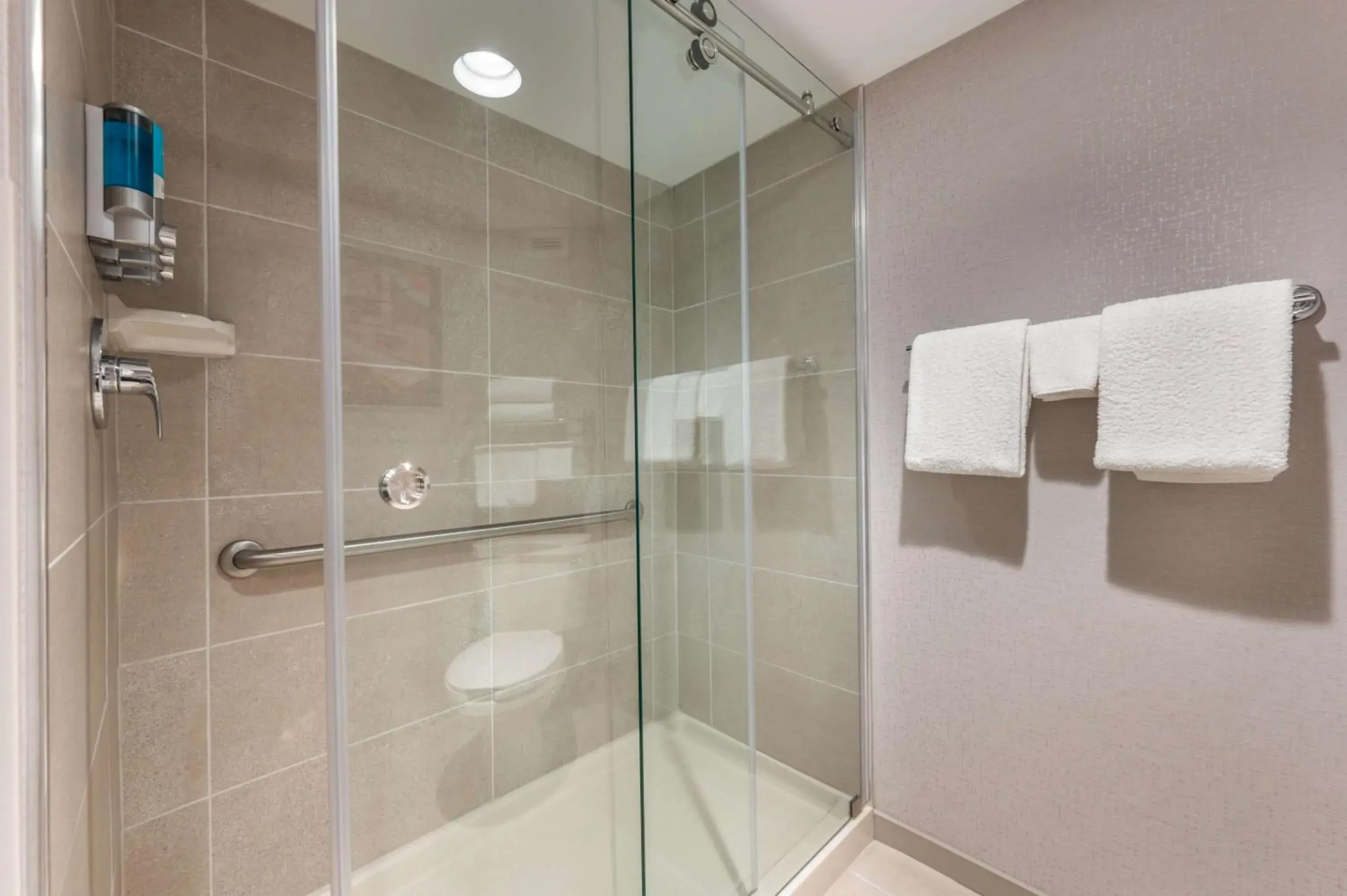 Upper Floor Deluxe Room with Two Queen Beds in Drury Inn & Suites Champaign Upper Floor Deluxe Room with Two Queen Beds in Drury Inn & Suites Champaign