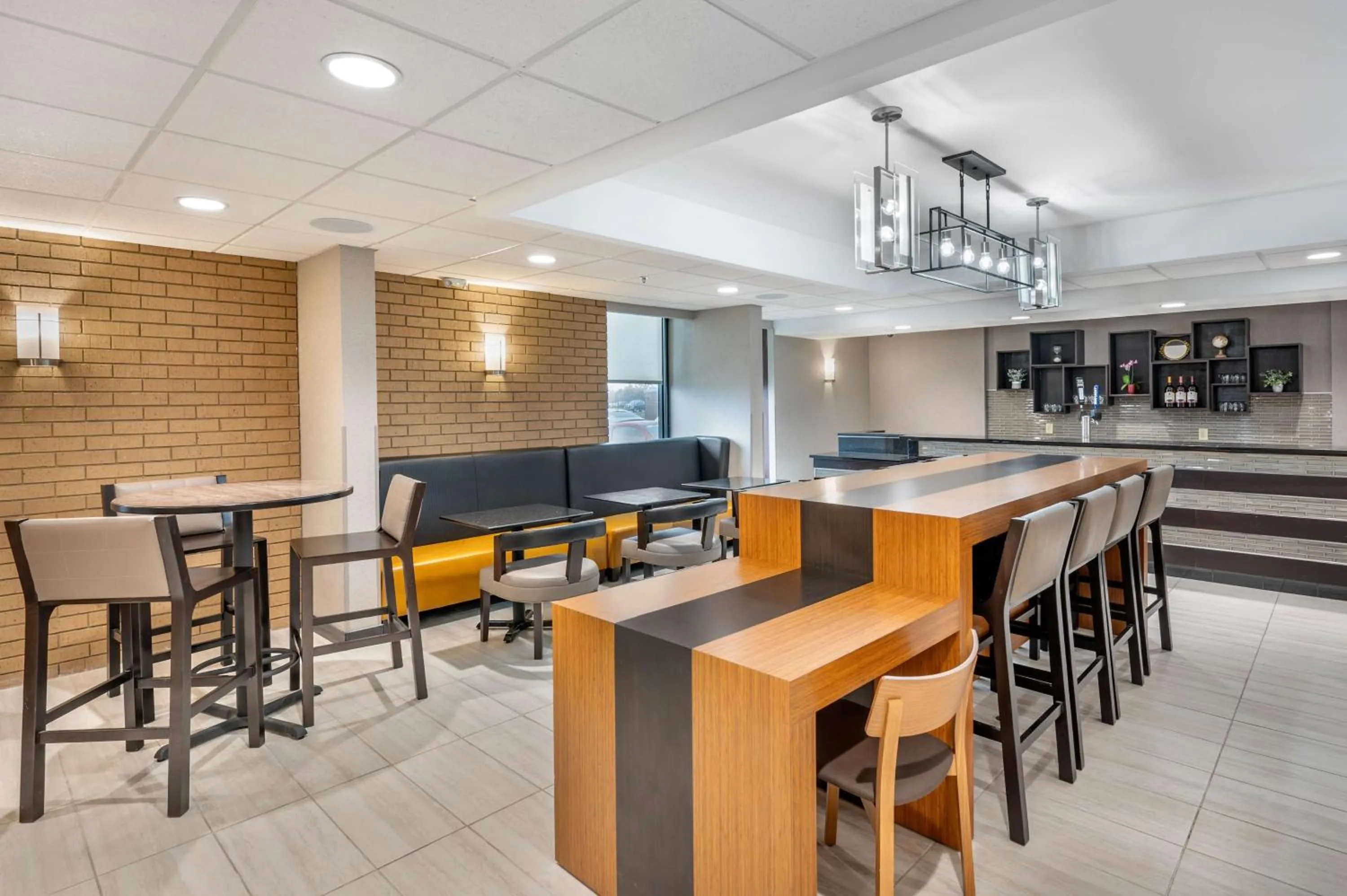 Property building in Drury Inn & Suites Champaign