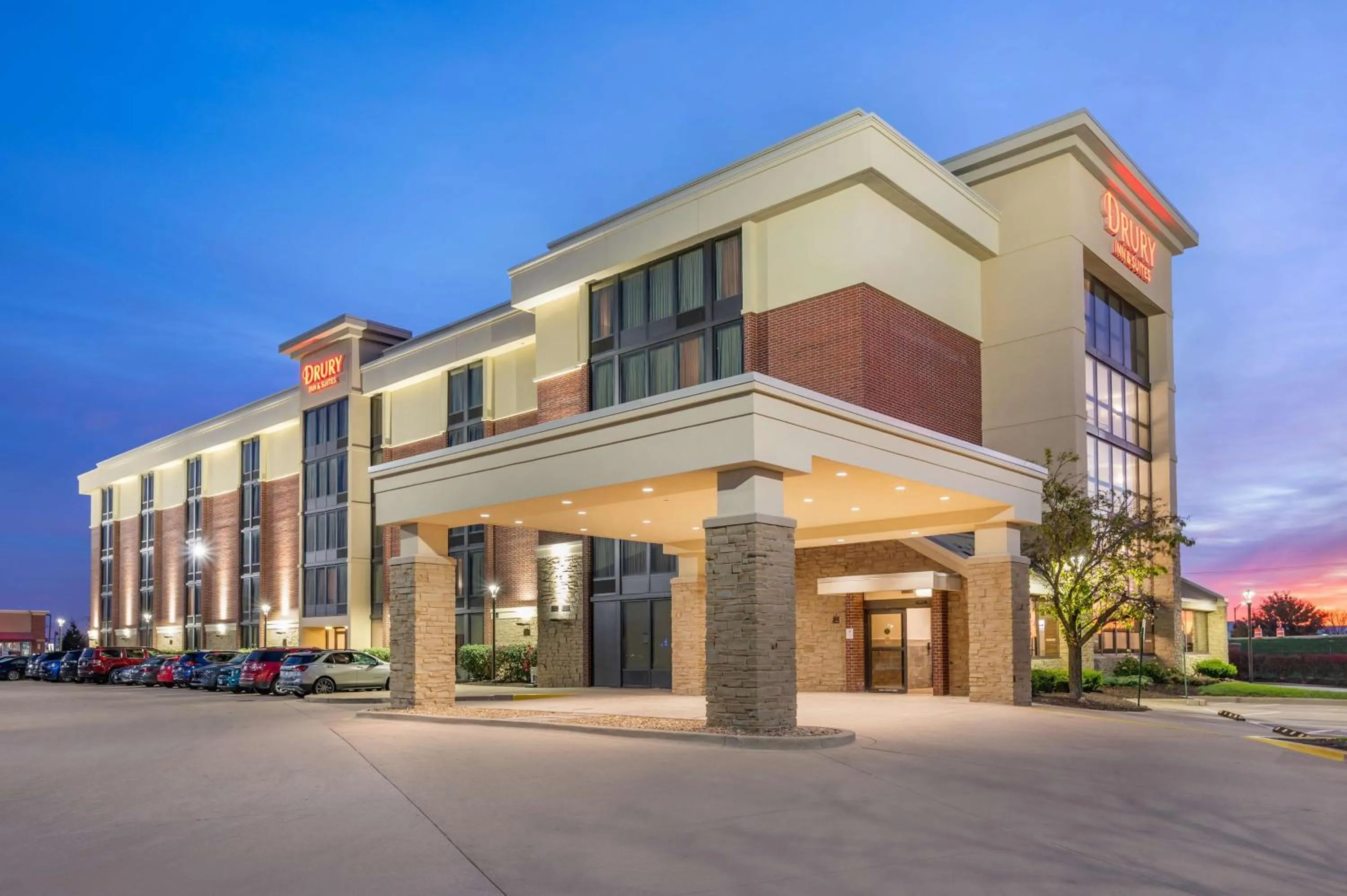 Property building in Drury Inn & Suites Champaign