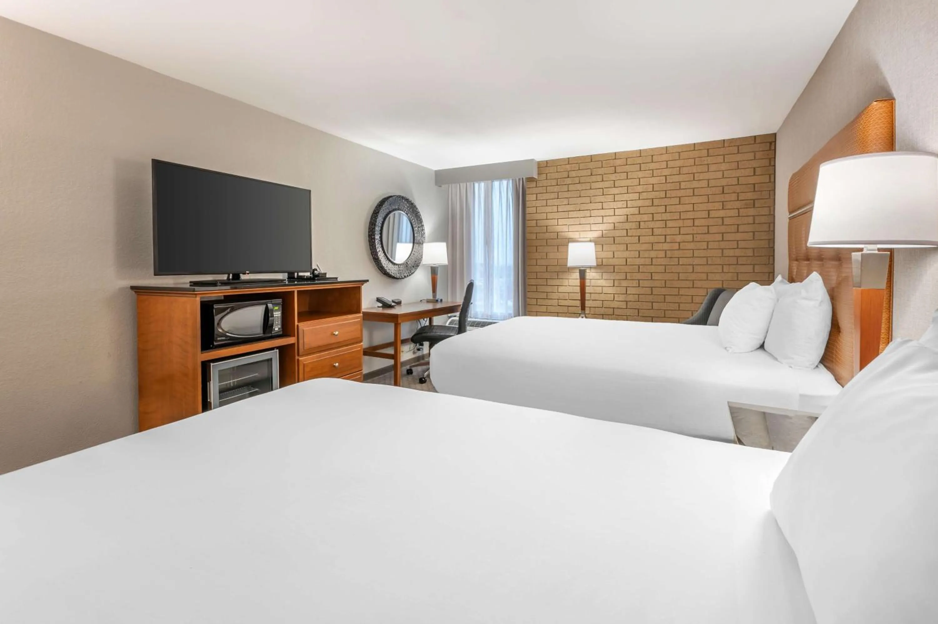 Bedroom, Bed in Drury Inn & Suites Champaign