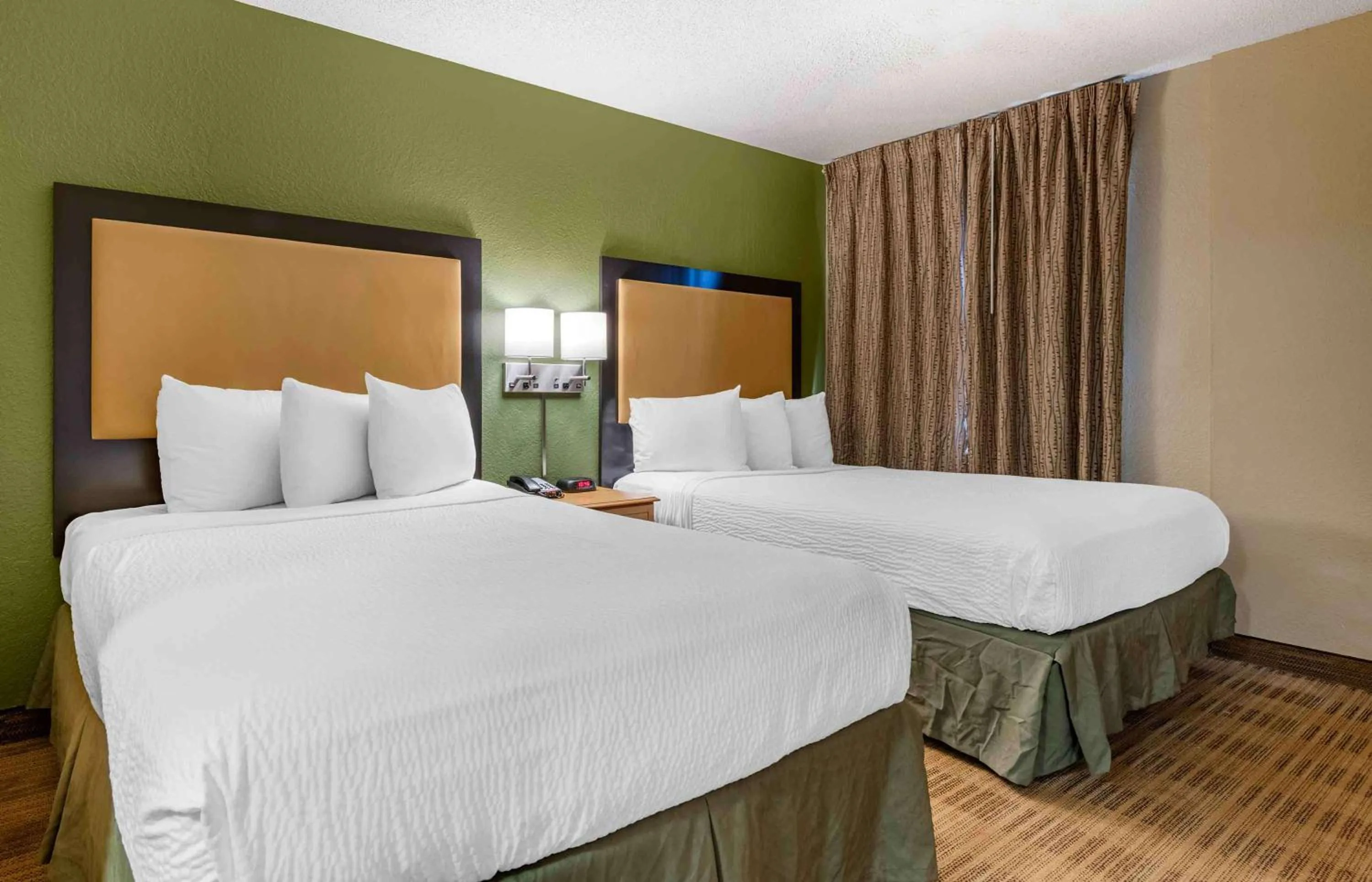 Bedroom, Bed in Extended Stay America Select Suites - Jacksonville - Southside - St Johns Towne Ctr