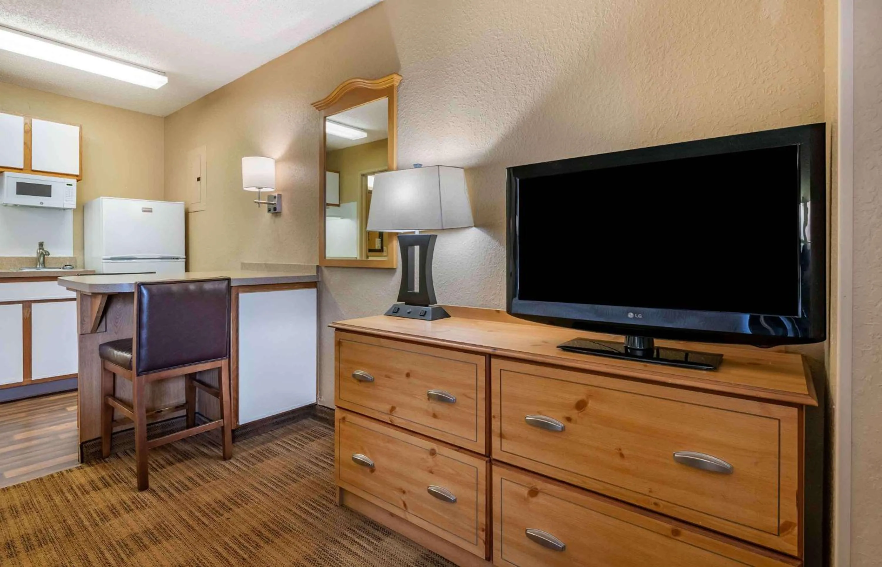 Bedroom in Extended Stay America Select Suites - Jacksonville - Southside - St Johns Towne Ctr