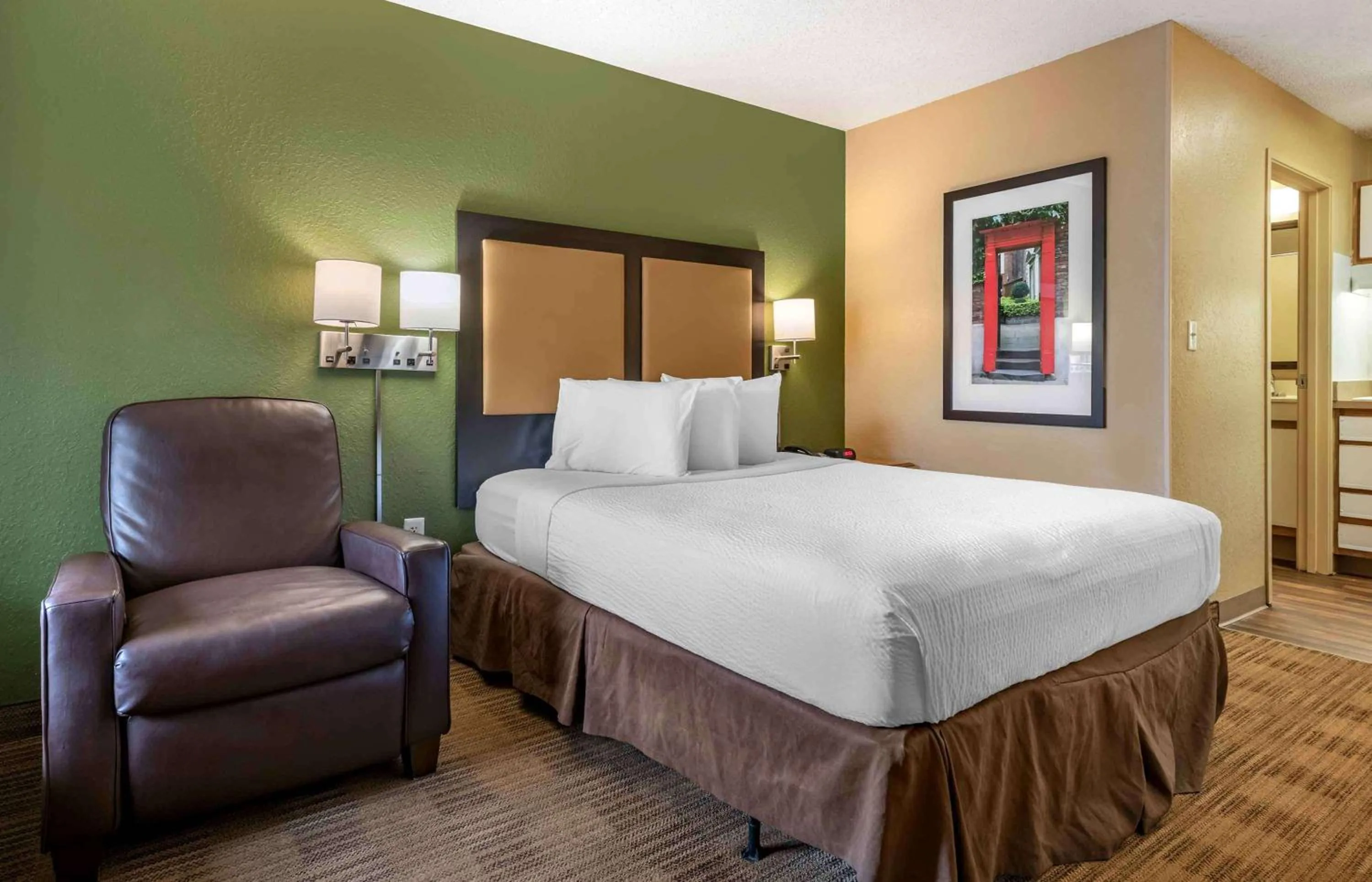 Bedroom, Bed in Extended Stay America Select Suites - Jacksonville - Southside - St Johns Towne Ctr