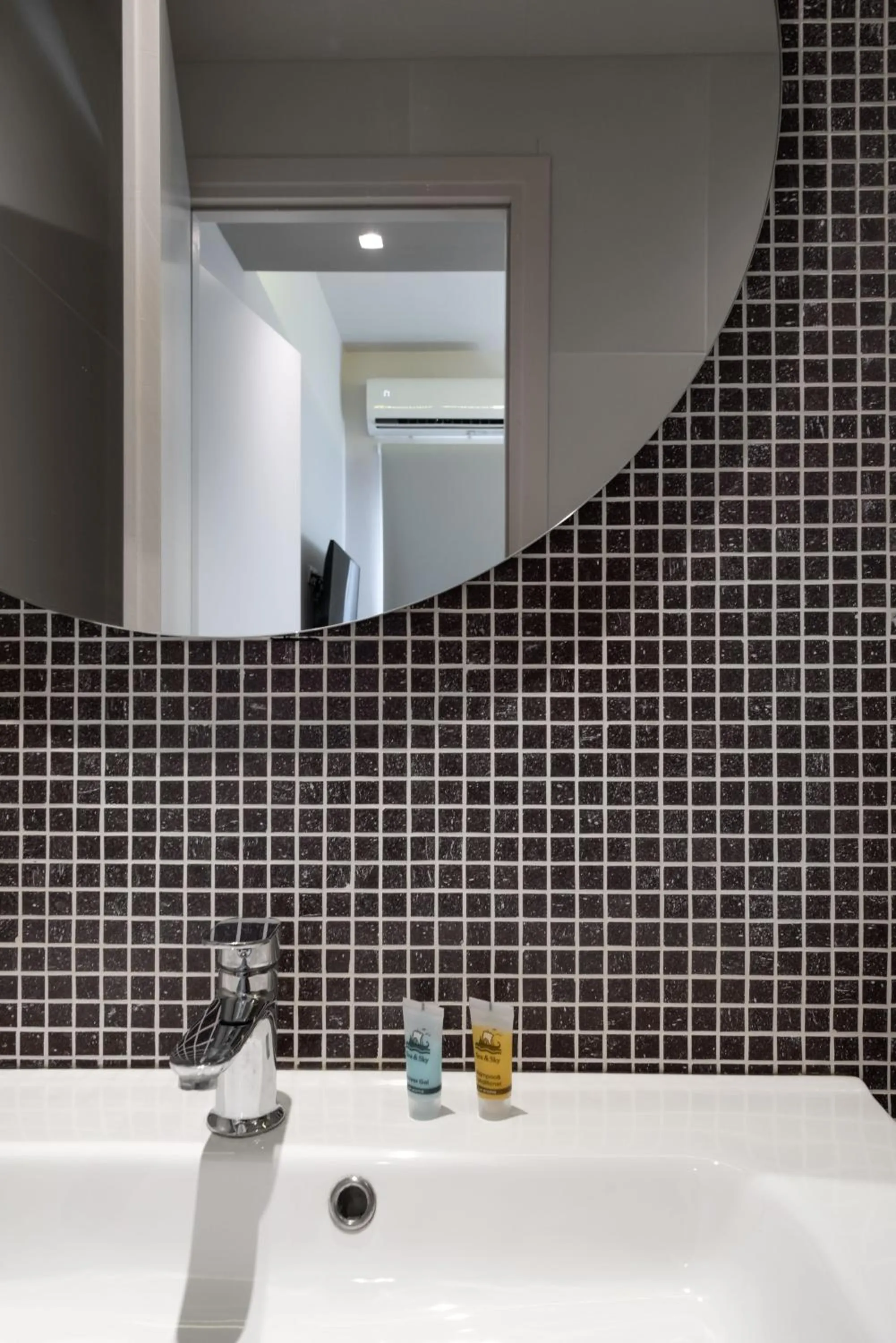 Bathroom in Kolokotroni Lofts Syntagma