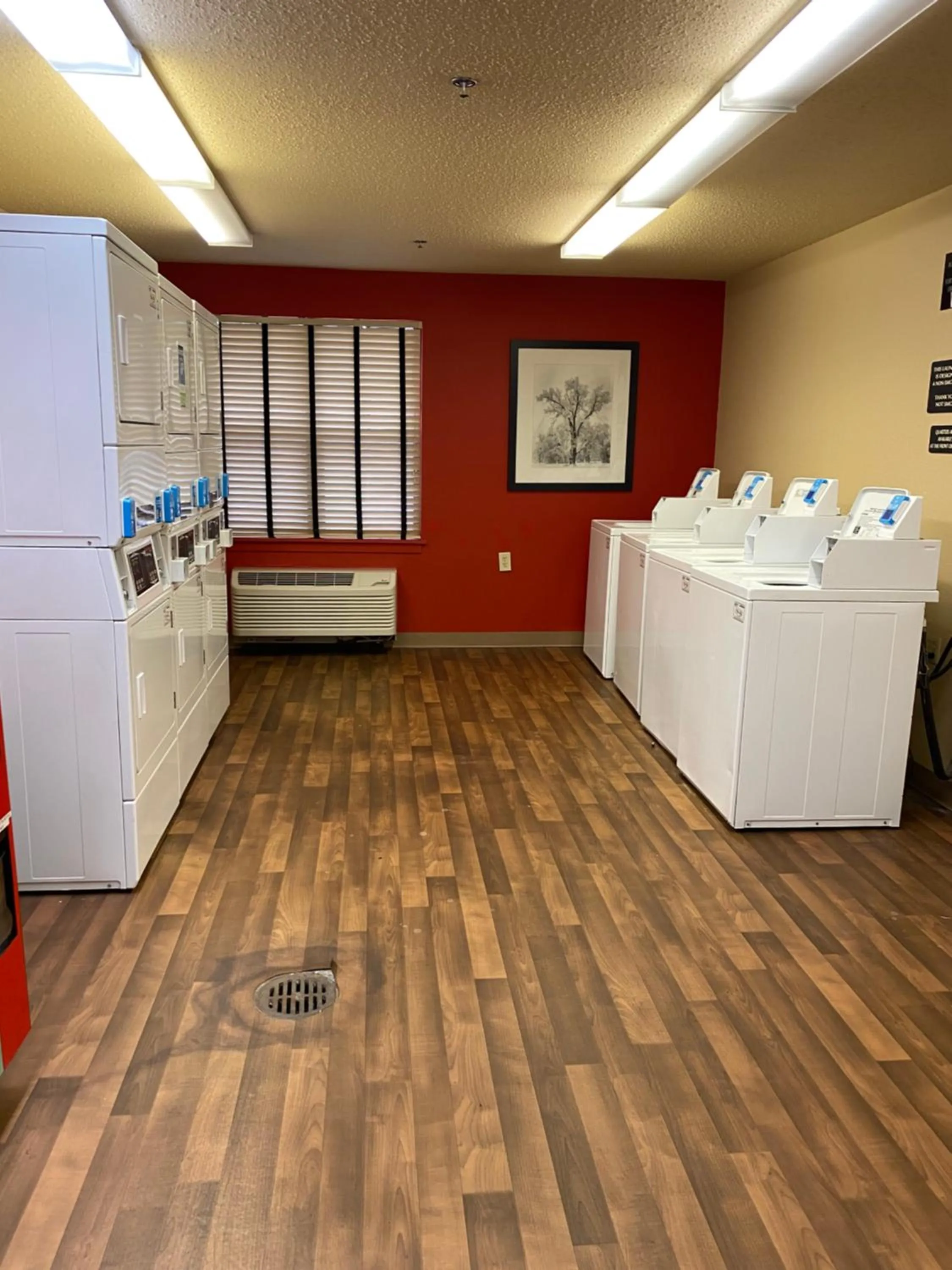 laundry in Suburban Studios Auburn Hills - Detroit