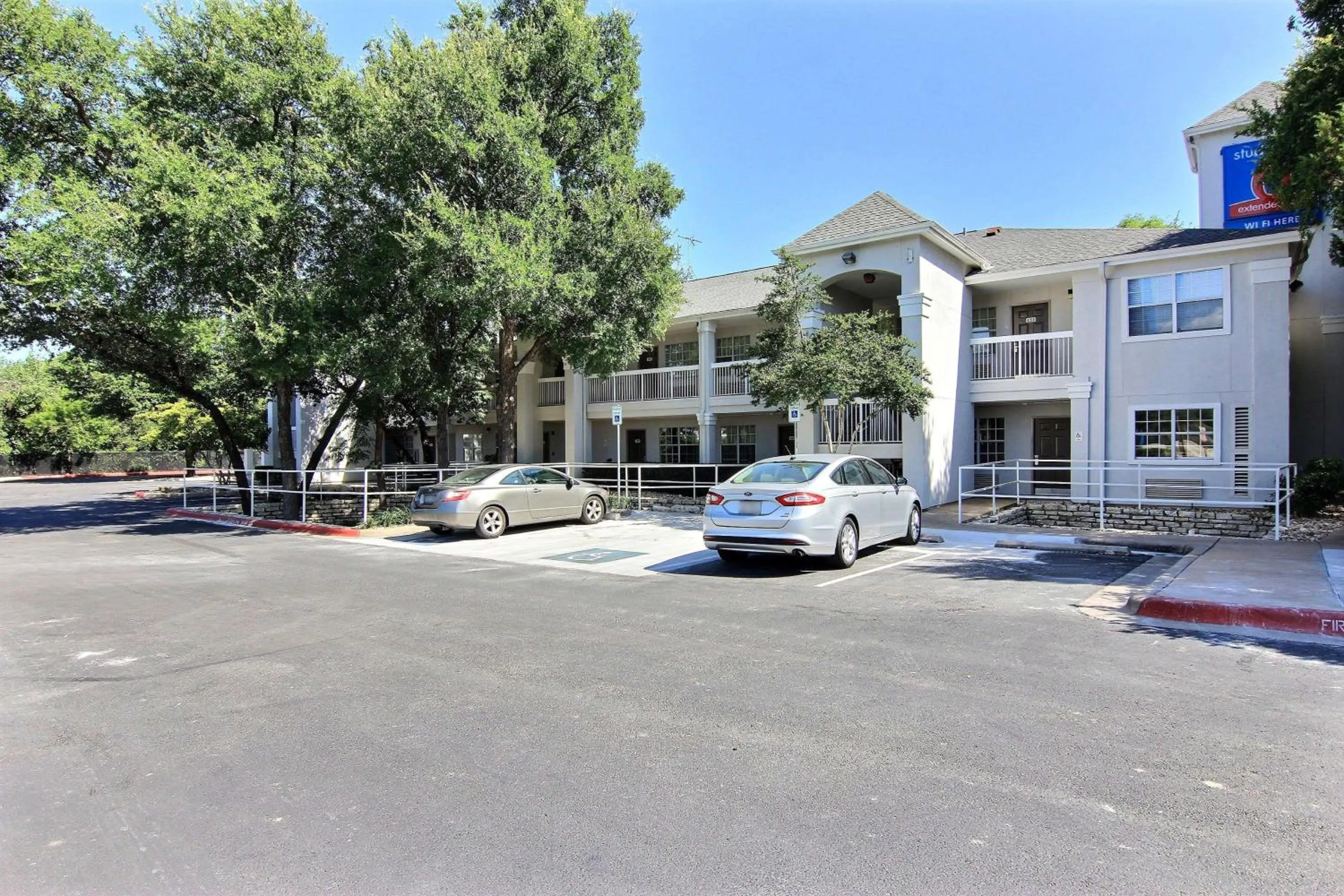 Property building in Studio 6-Austin, TX - Northwest