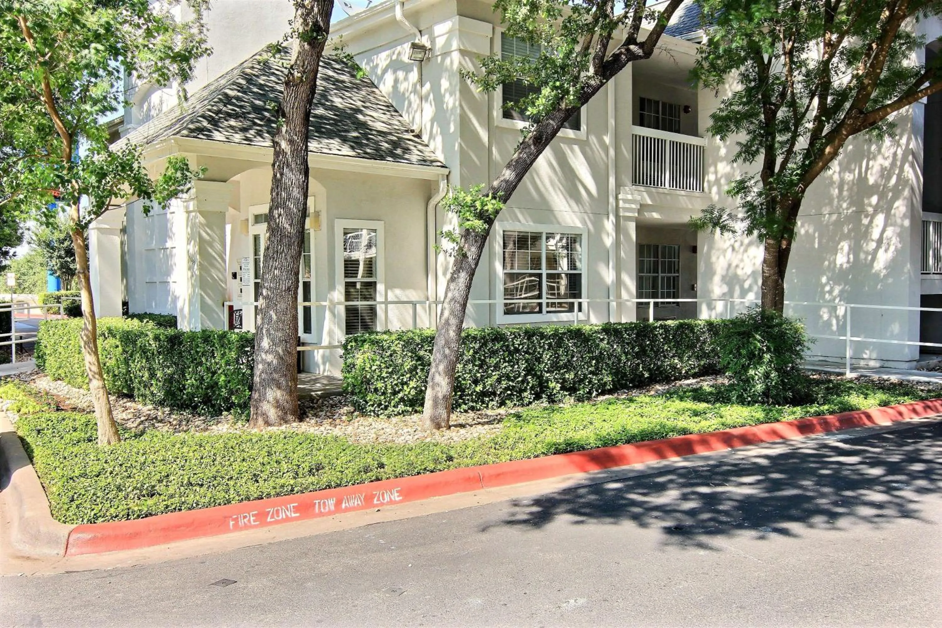 Property building in Studio 6-Austin, TX - Northwest