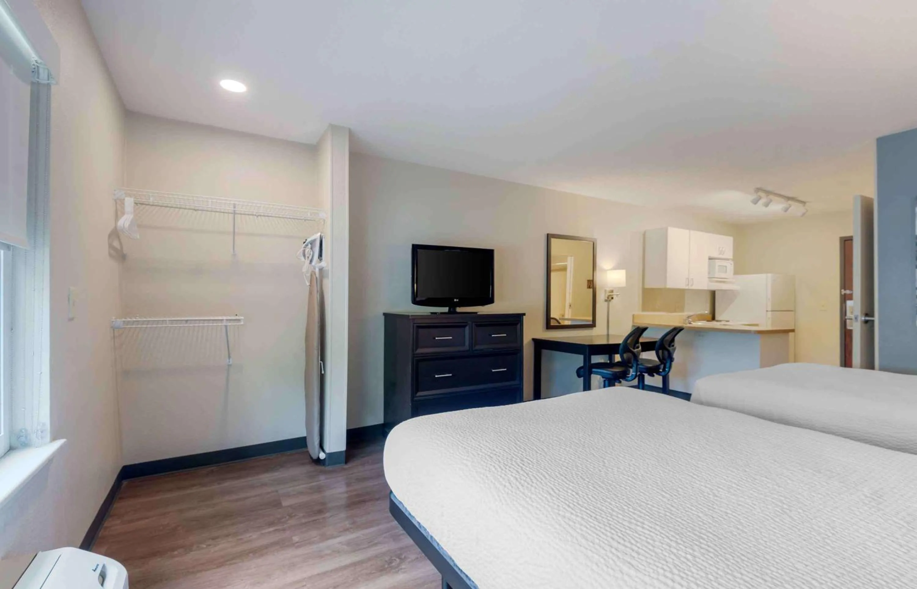 Bedroom, Bed in Extended Stay America Suites - Dallas - Coit Road