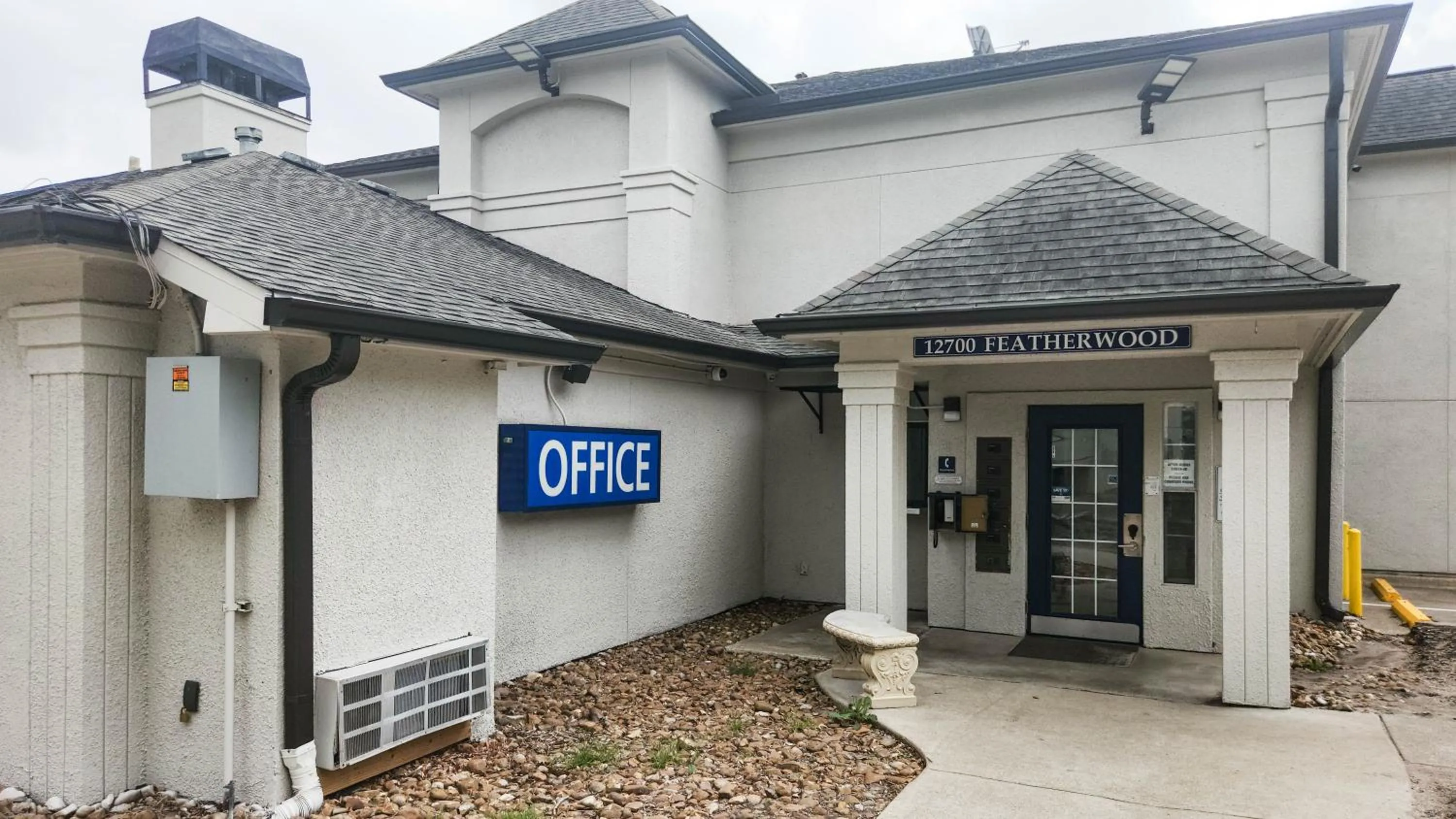 Property building in Studio 6-Houston, TX - Hobby South