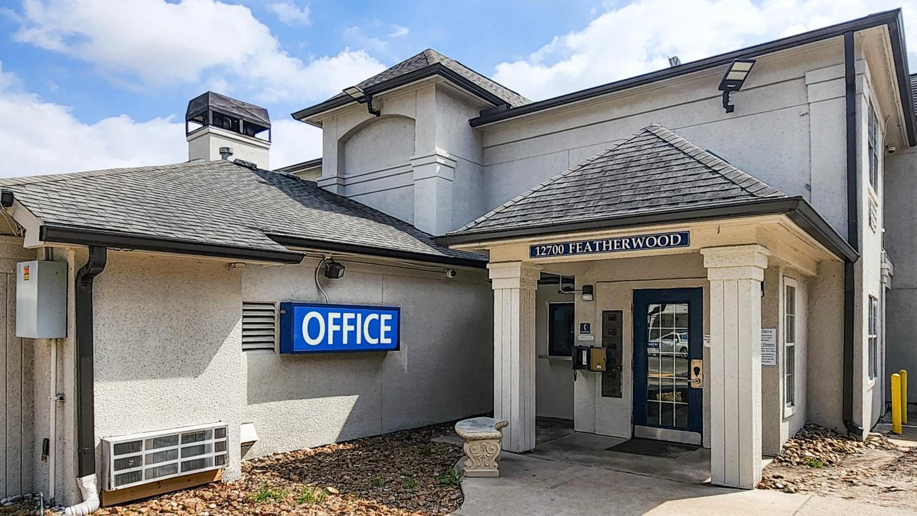 Property building in Studio 6-Houston, TX - Hobby South