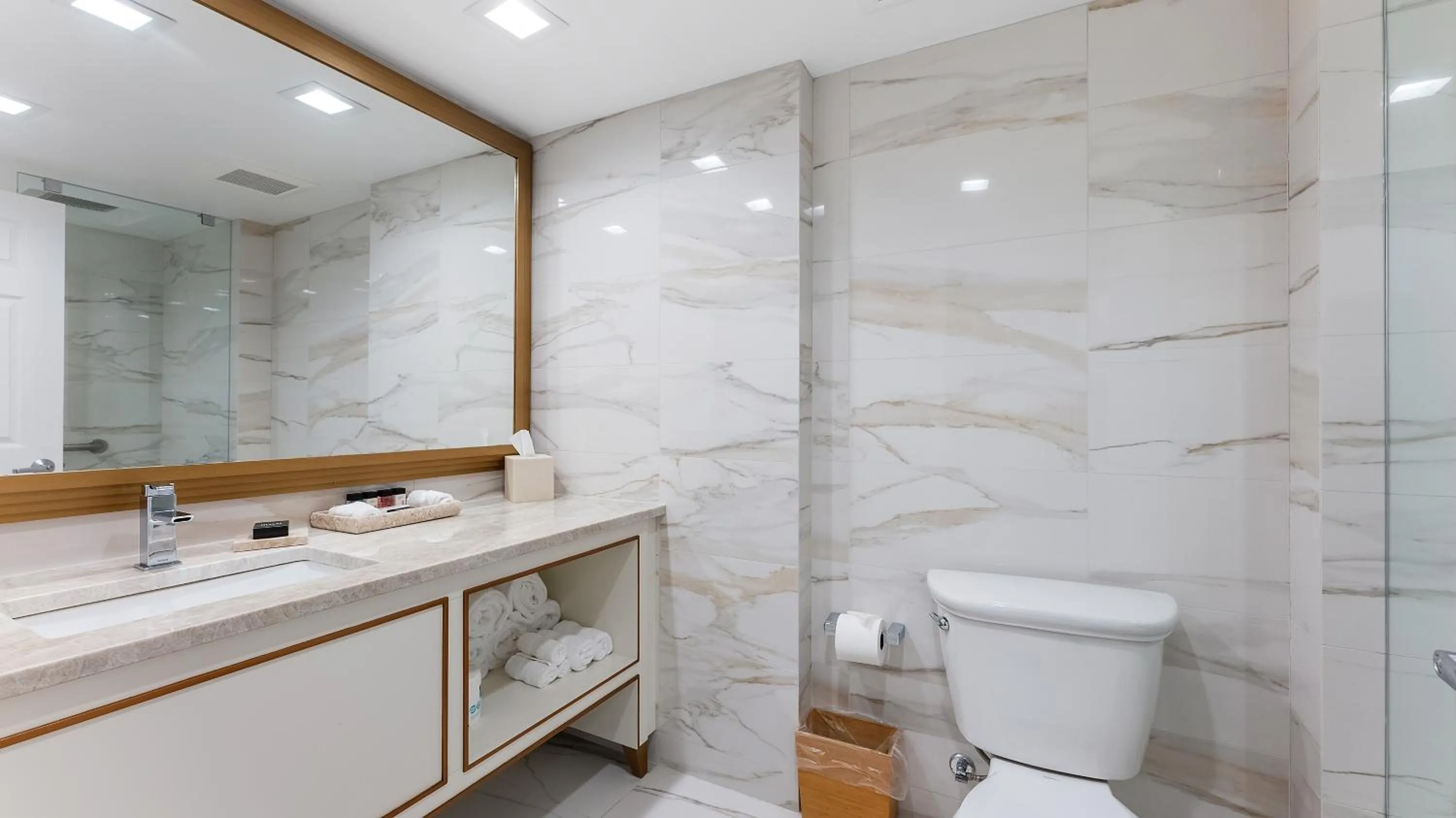 La Mer Beachfront Resort