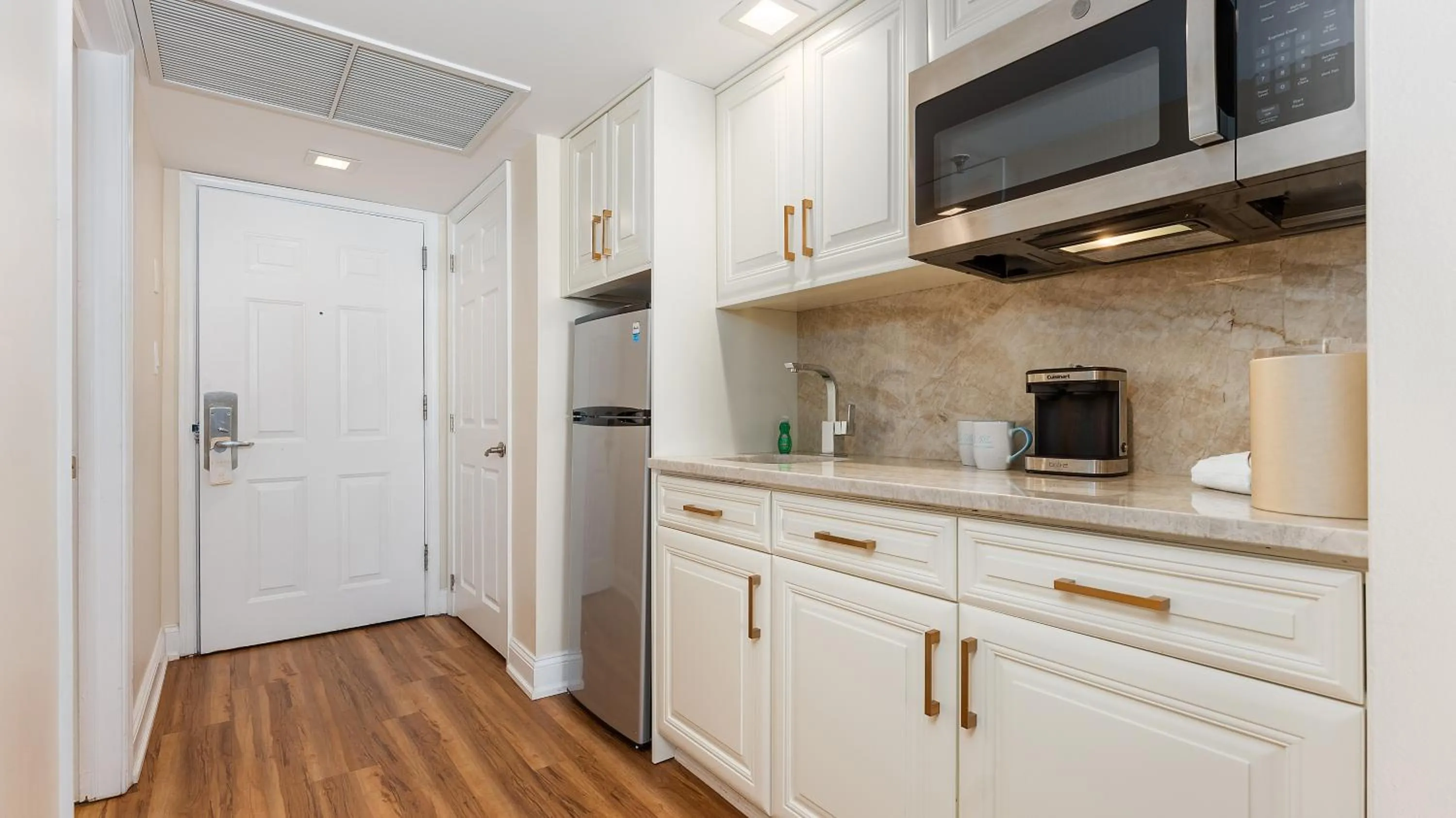 La Mer Beachfront Resort