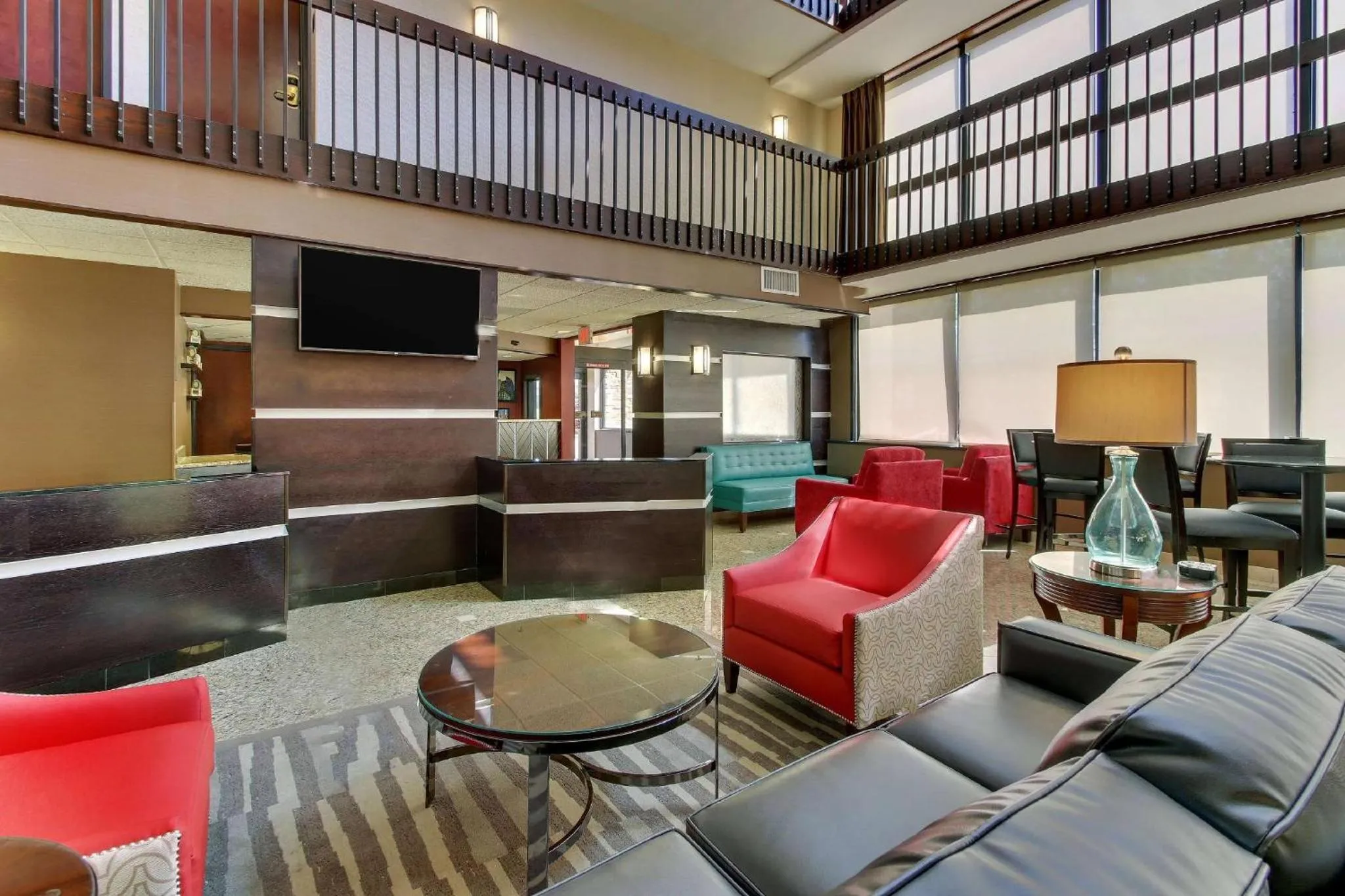 Communal lounge/ TV room in Heritage Inn Suites Houston Sugar Land, Trademark by Wyndham