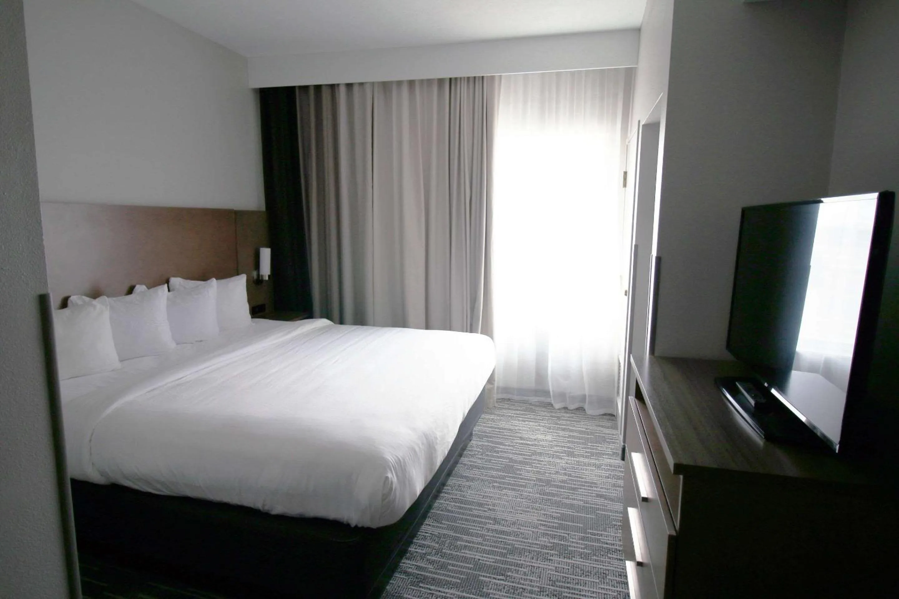 Bedroom, Bed in Country Inn & Suites by Radisson, Council Bluffs, IA