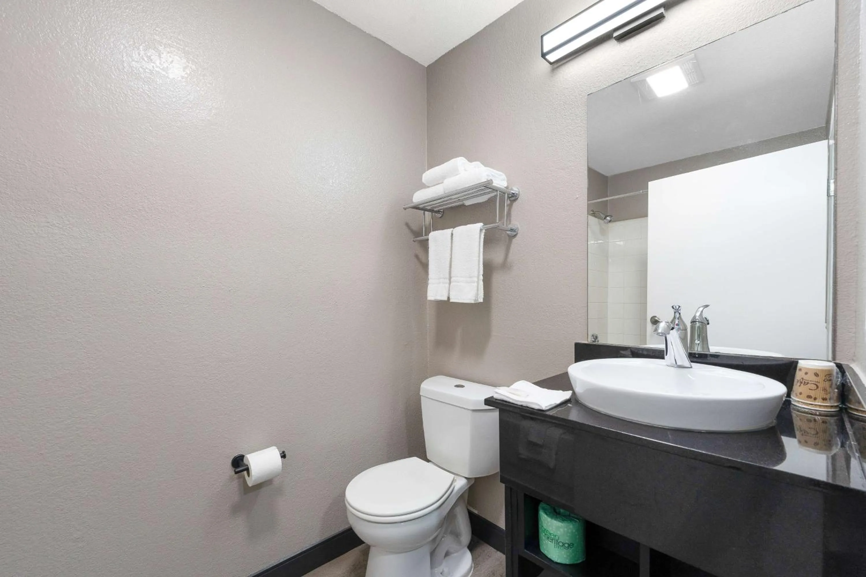 Bathroom in Studio 6-Tucker, GA - Atlanta Northlake