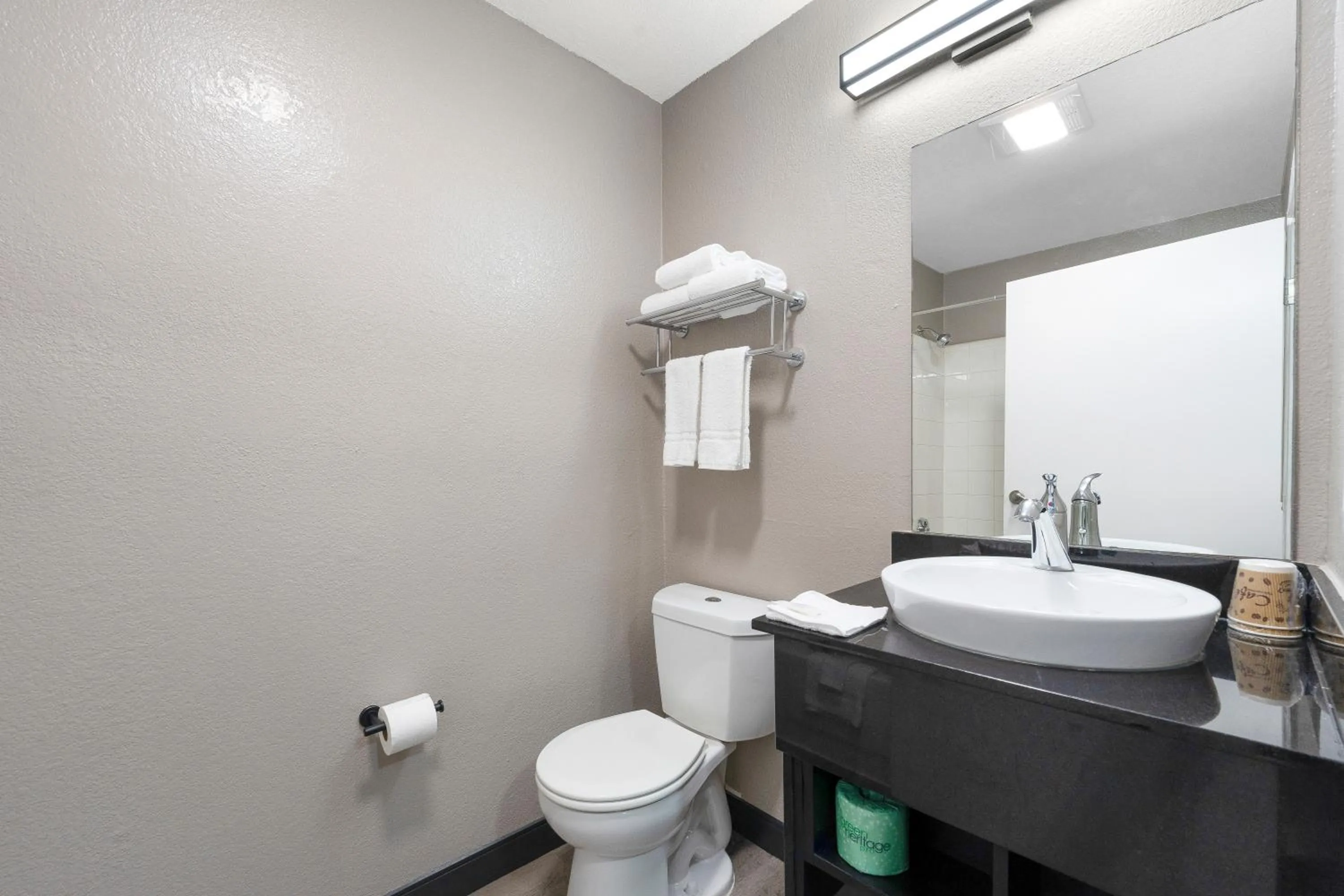 Toilet in Studio 6-Tucker, GA - Atlanta Northlake