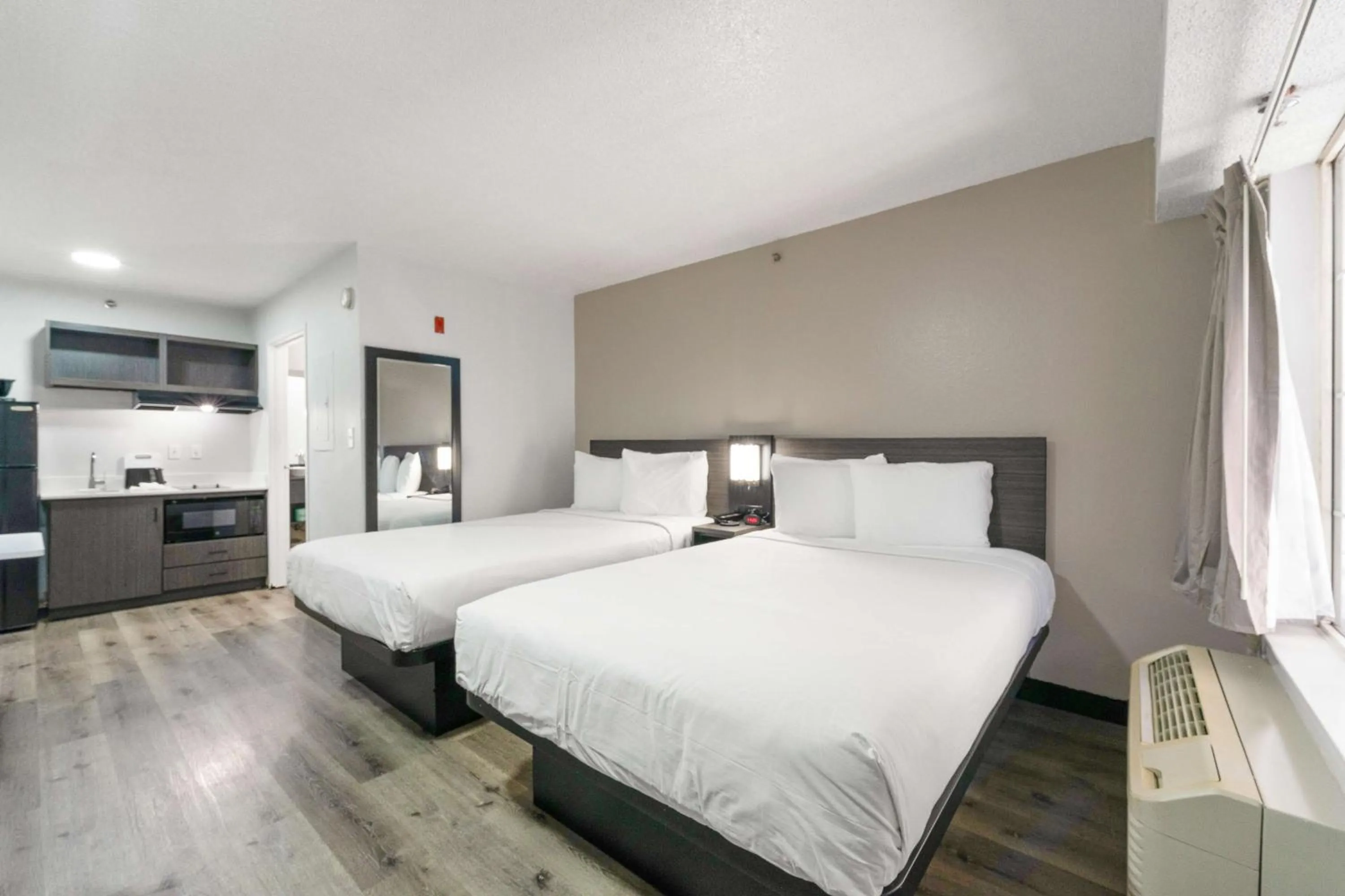 Bedroom, Bed in Studio 6-Tucker, GA - Atlanta Northlake