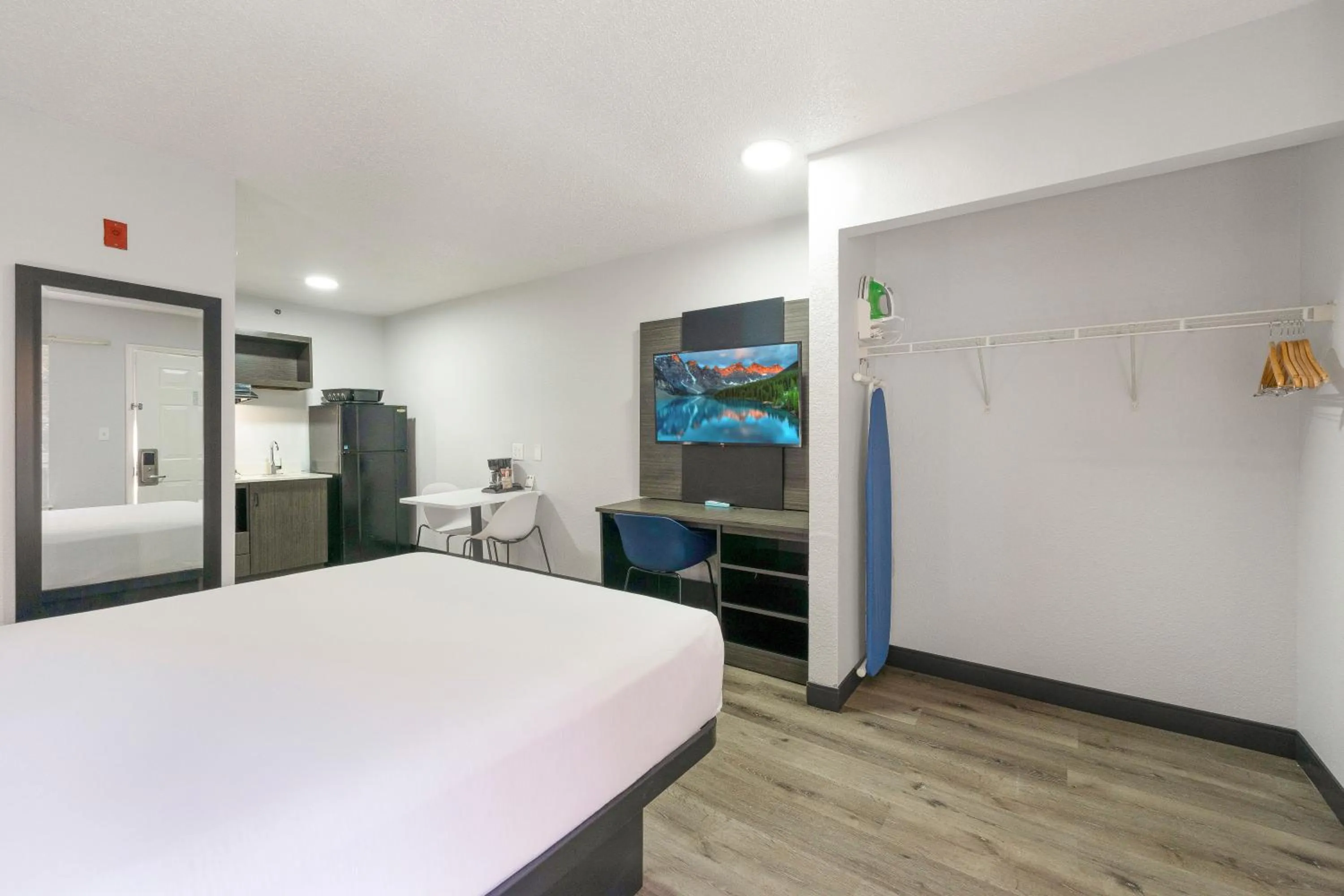 Photo of the whole room, Bed in Studio 6-Tucker, GA - Atlanta Northlake