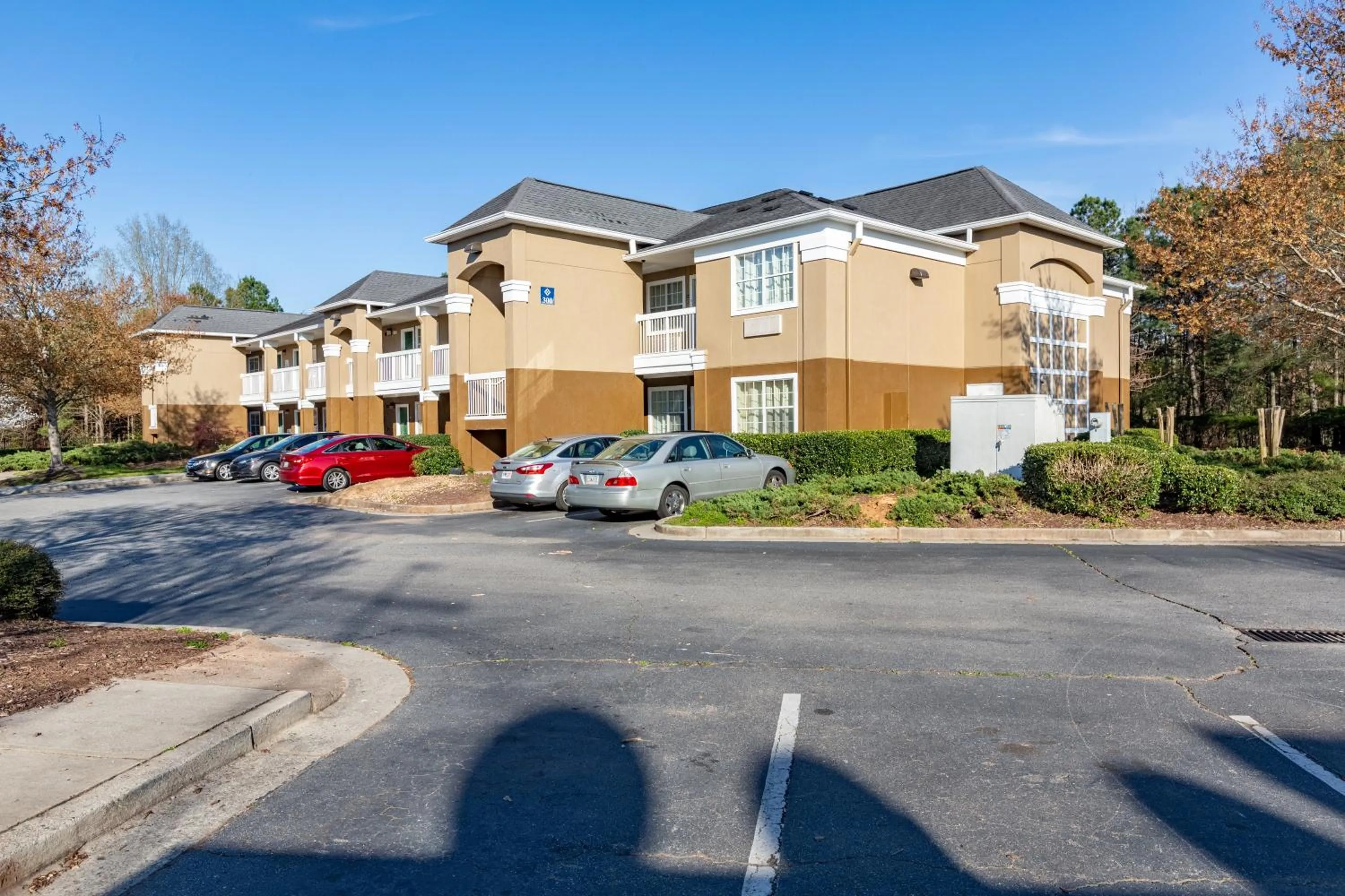 Property building in HomeTowne Studios by Red Roof - Atlanta NE - Peachtree Corners