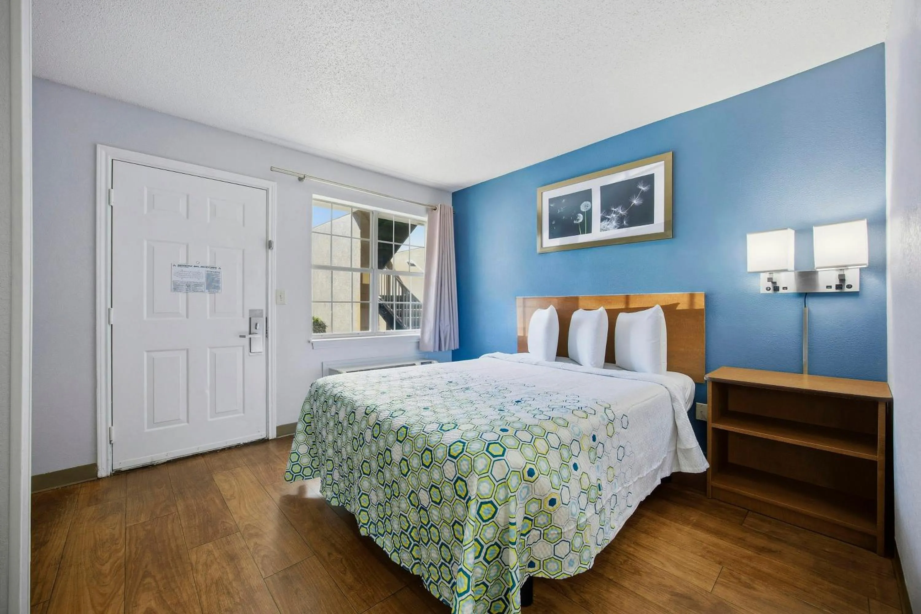 Photo of the whole room, Bed in HomeTowne Studios by Red Roof Atlanta - Peachtree Corners