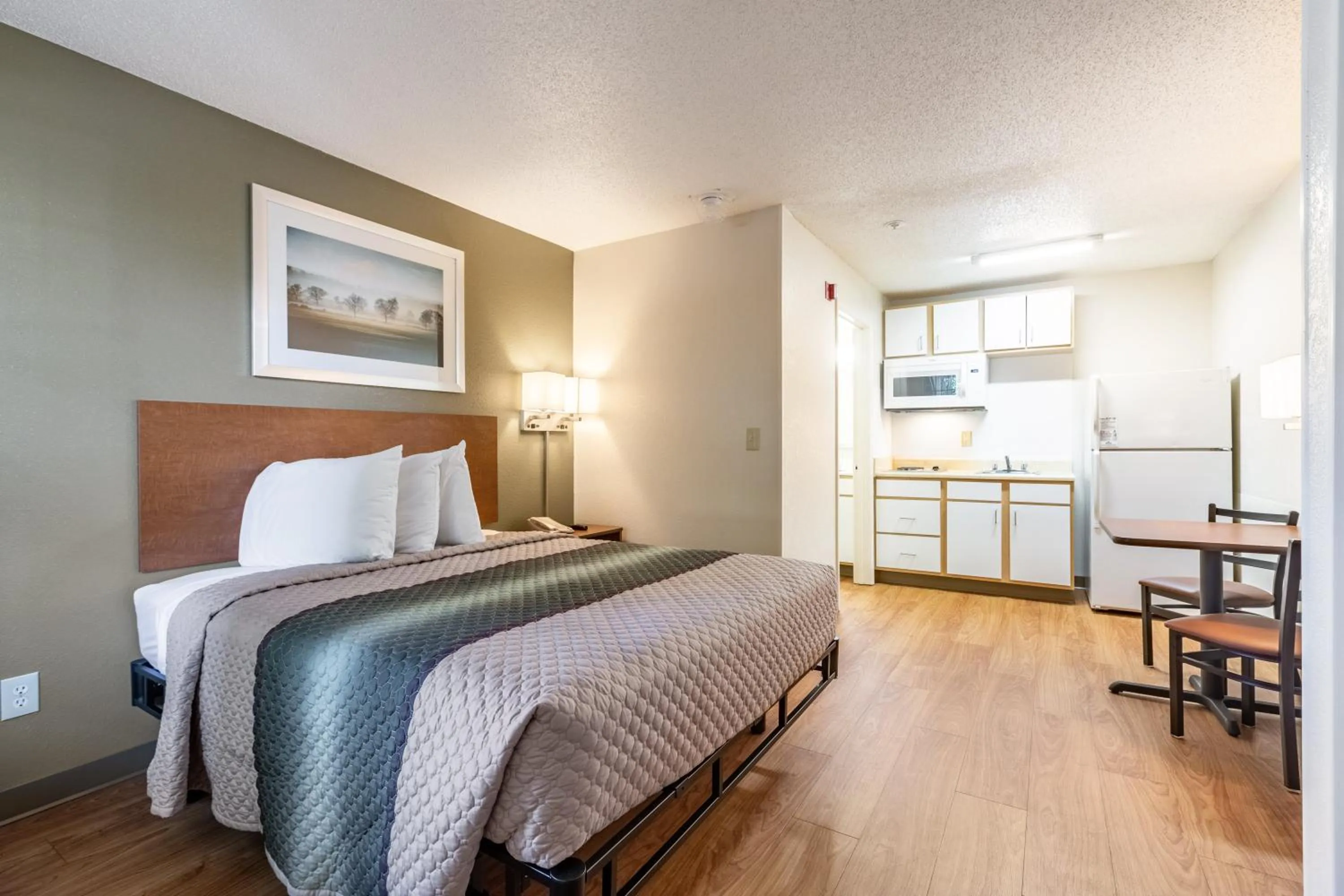 Photo of the whole room, Bed in HomeTowne Studios by Red Roof - Atlanta NE - Peachtree Corners