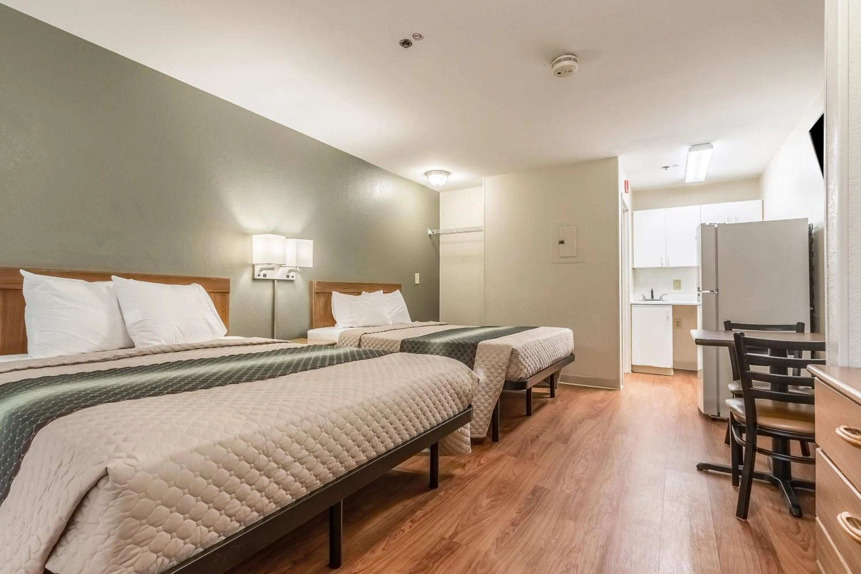 Photo of the whole room, Bed in Studio 51 Extended Stay Hotel