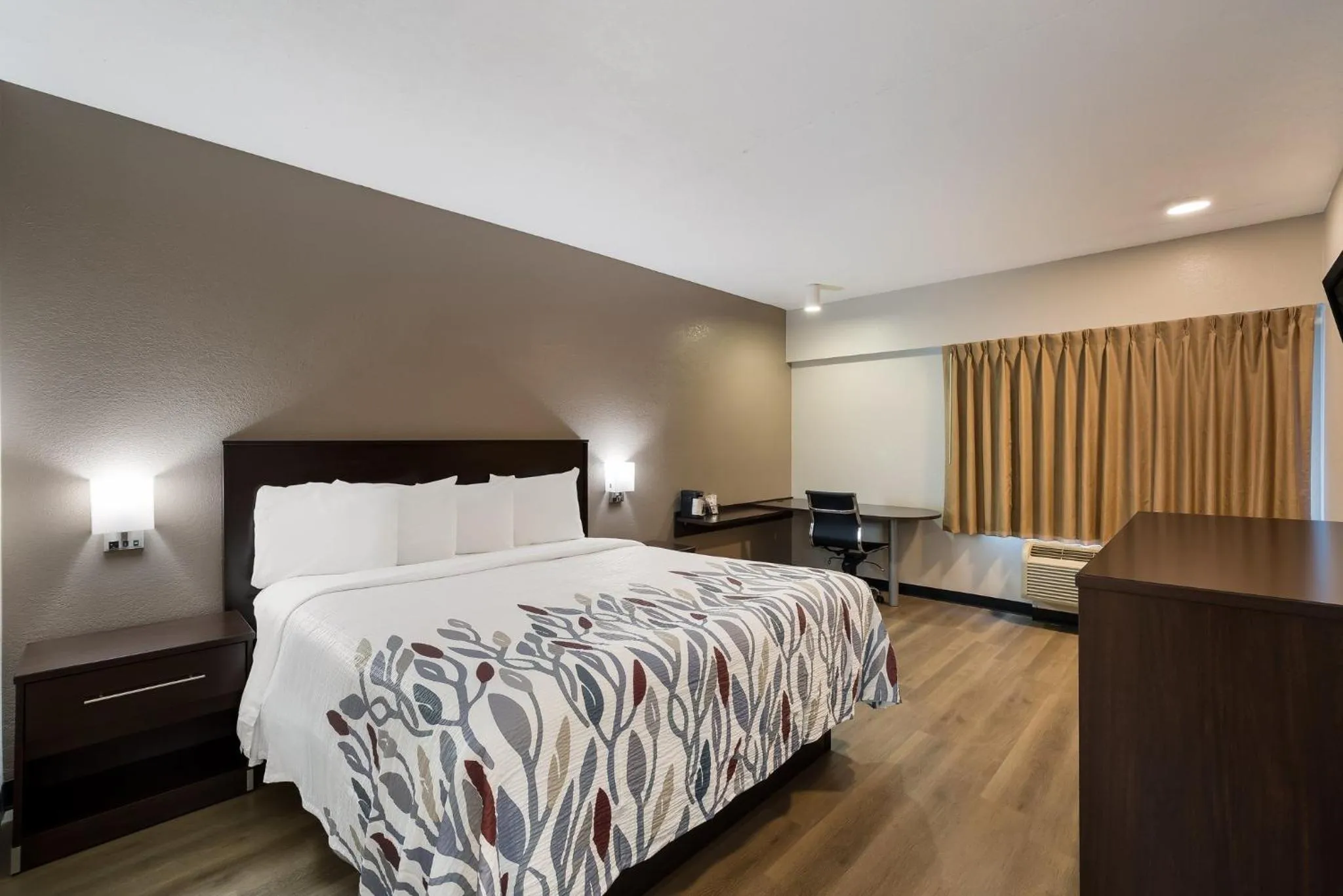 Bedroom, Bed in Red Roof Inn Tucson North - Marana