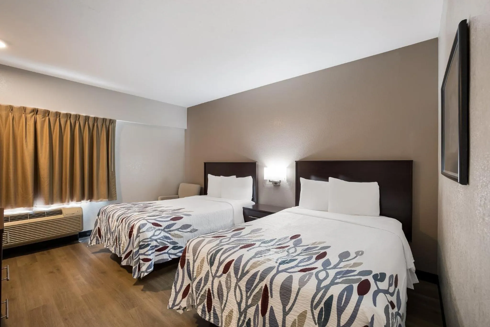 Photo of the whole room, Bed in Red Roof Inn Tucson North - Marana