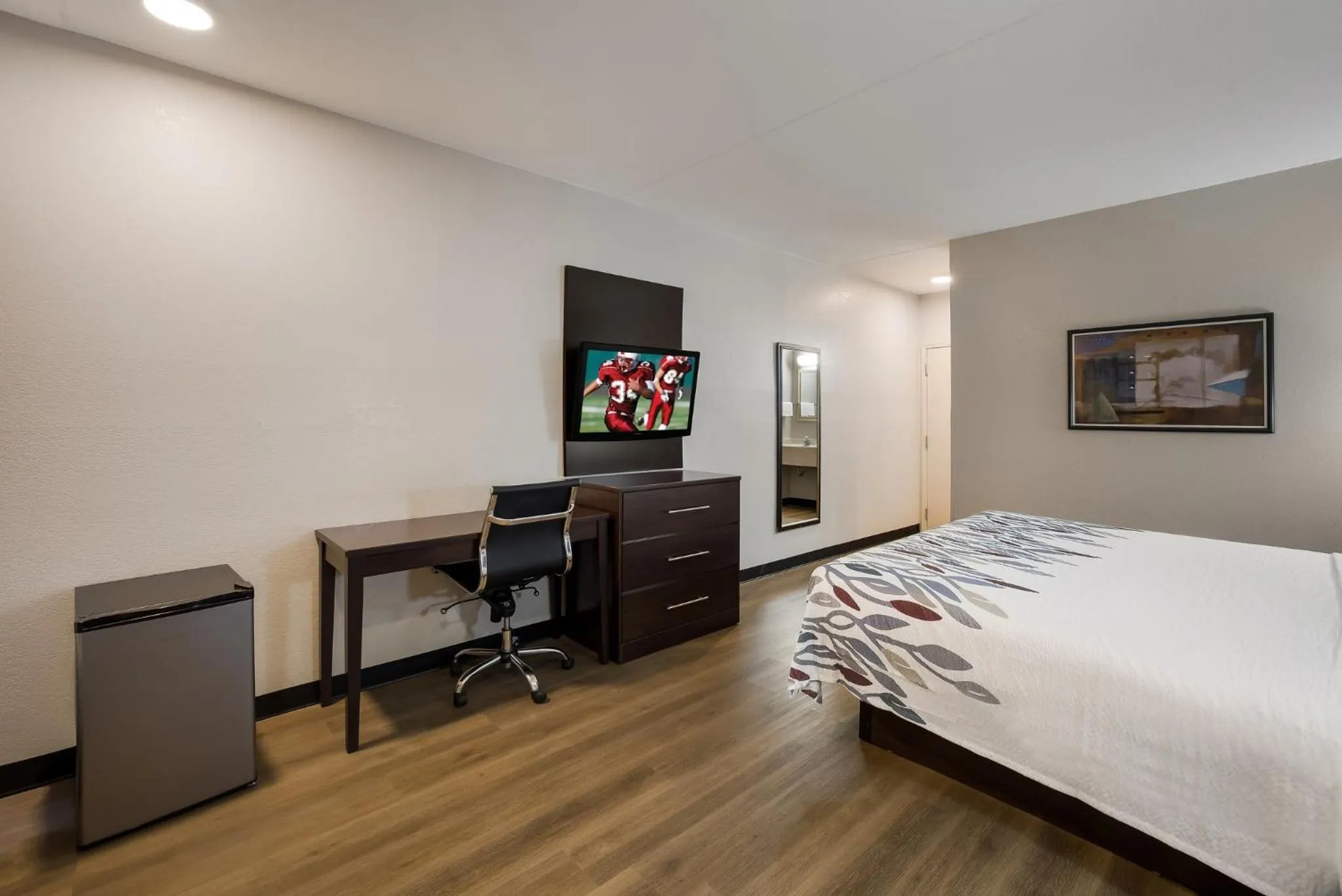 Photo of the whole room, Bed in Red Roof Inn Tucson North - Marana